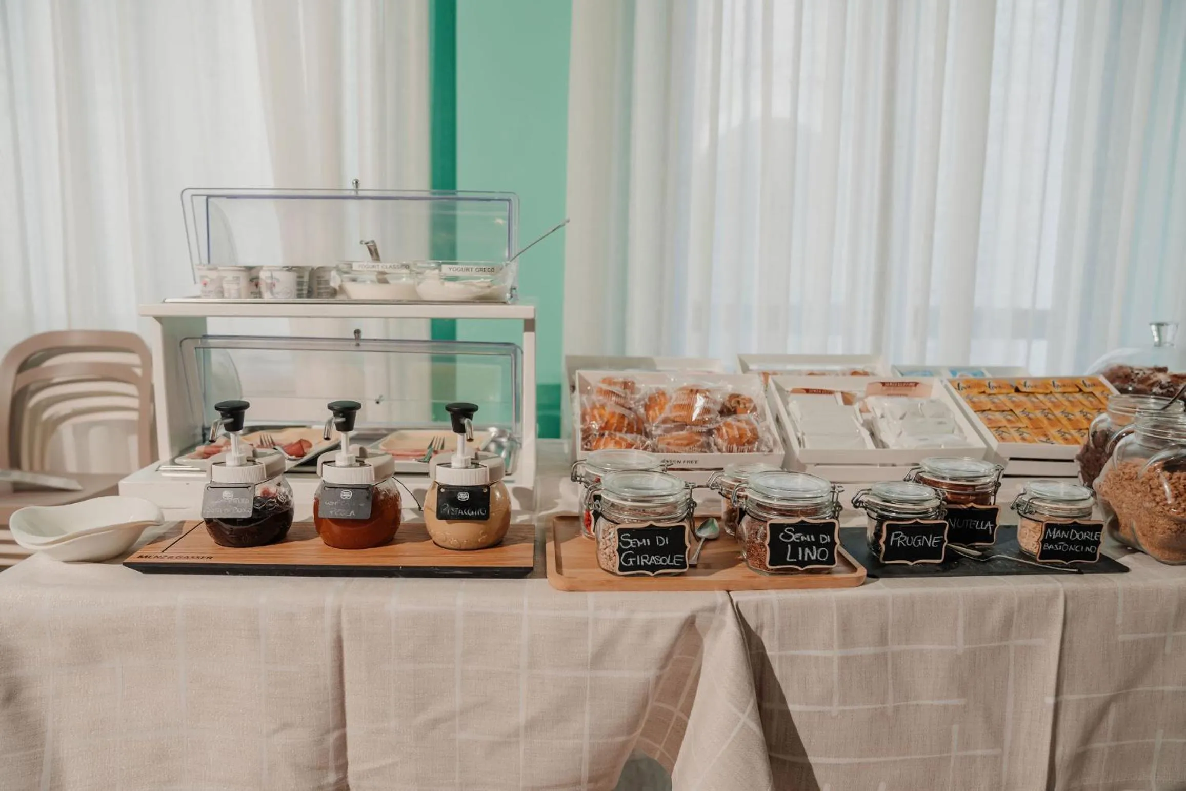 Breakfast in GG8 Hotel & Suite SPA