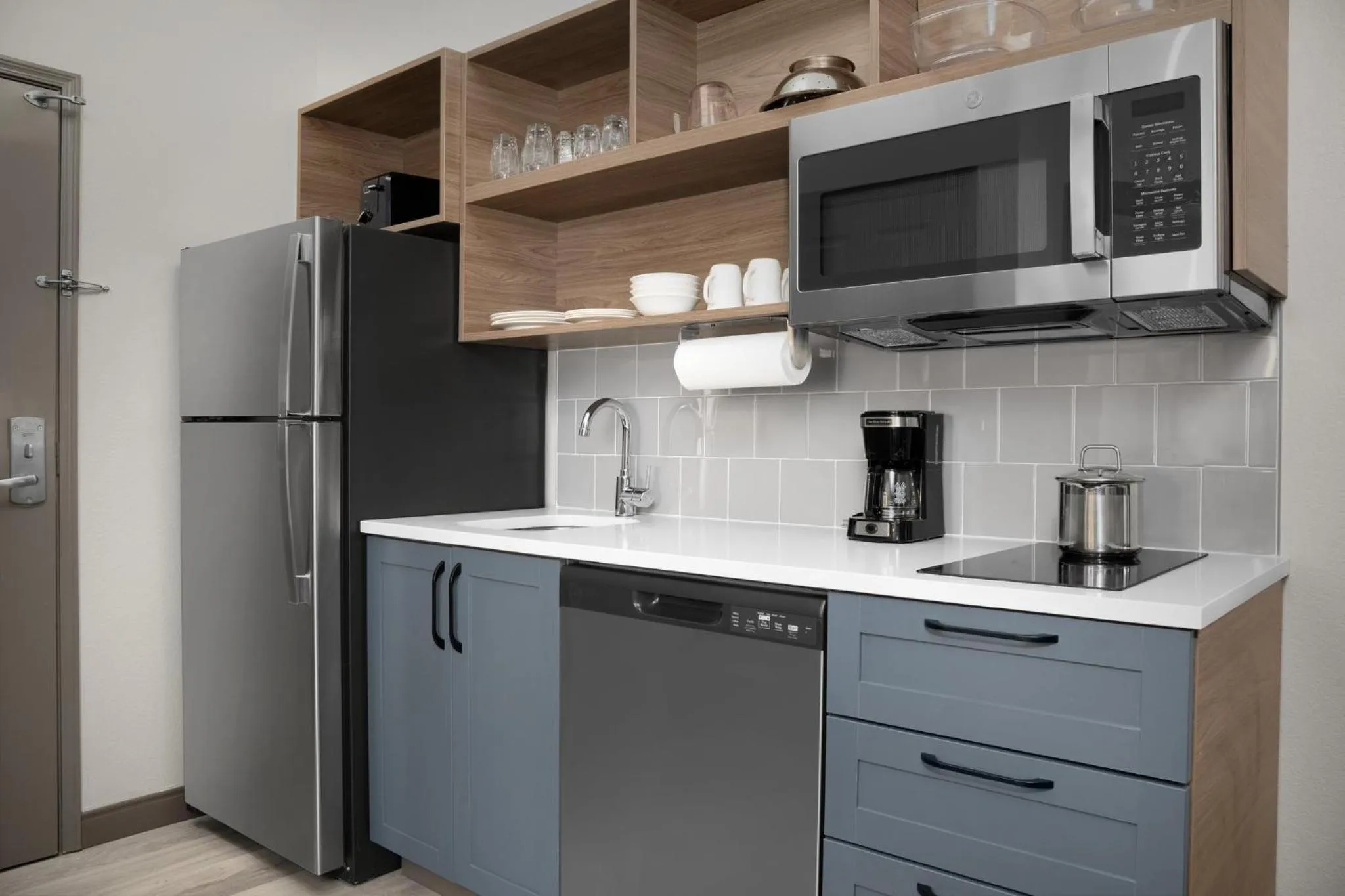 Kitchen or kitchenette in Candlewood Suites Alexandria - Fort Belvoir by IHG