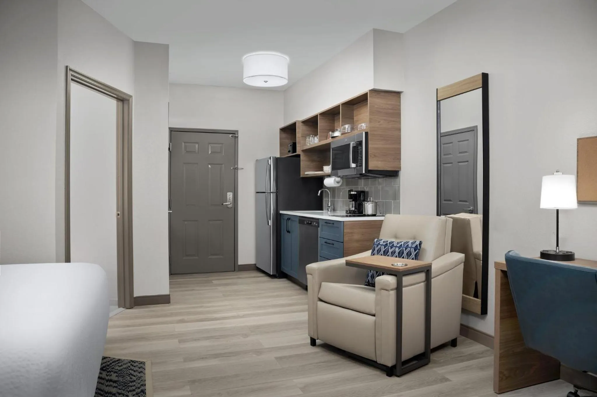 Photo of the whole room, Bed in Candlewood Suites Alexandria - Fort Belvoir by IHG