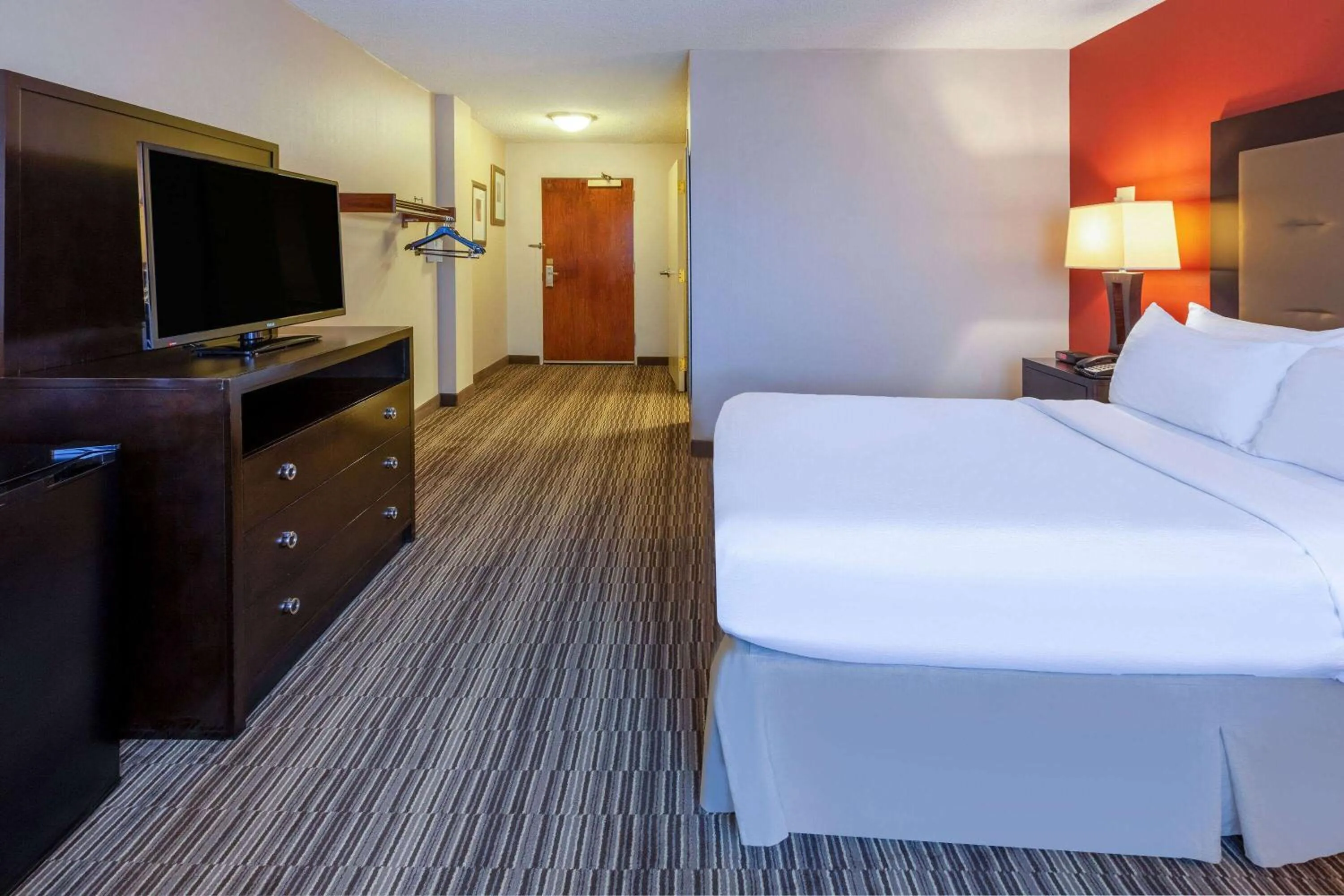 Photo of the whole room, Bed in Randolph House Hotel, Trademark Collection by Wyndham