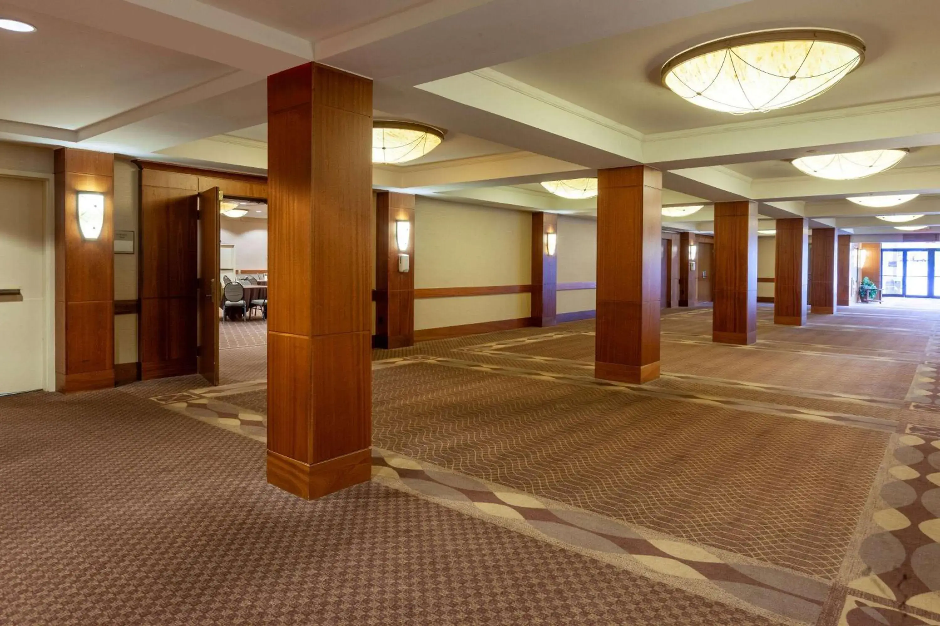 Meeting/conference room, Lobby/Reception in Ramada by Wyndham Liverpool Syracuse
