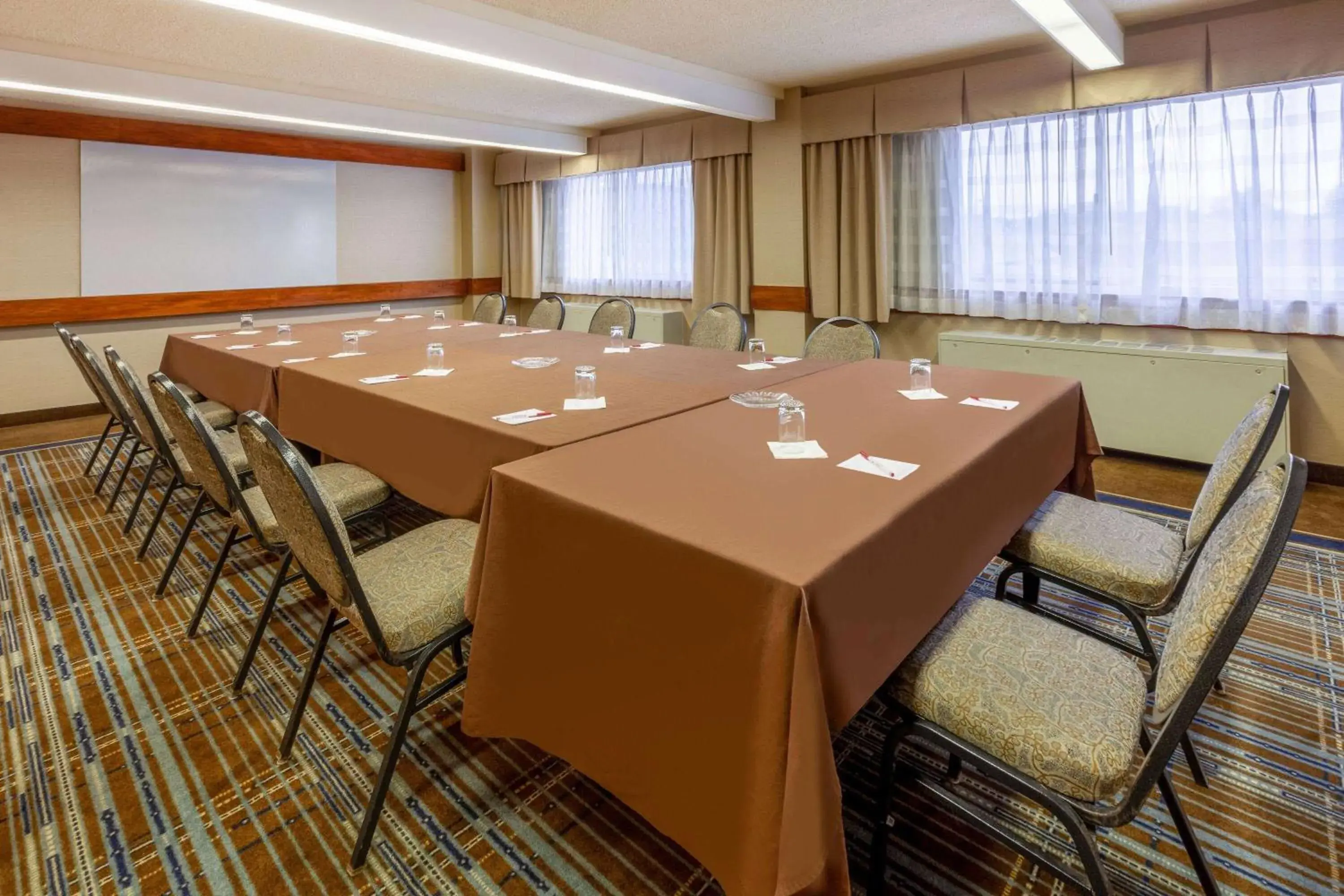 Meeting/conference room in Ramada by Wyndham Liverpool Syracuse