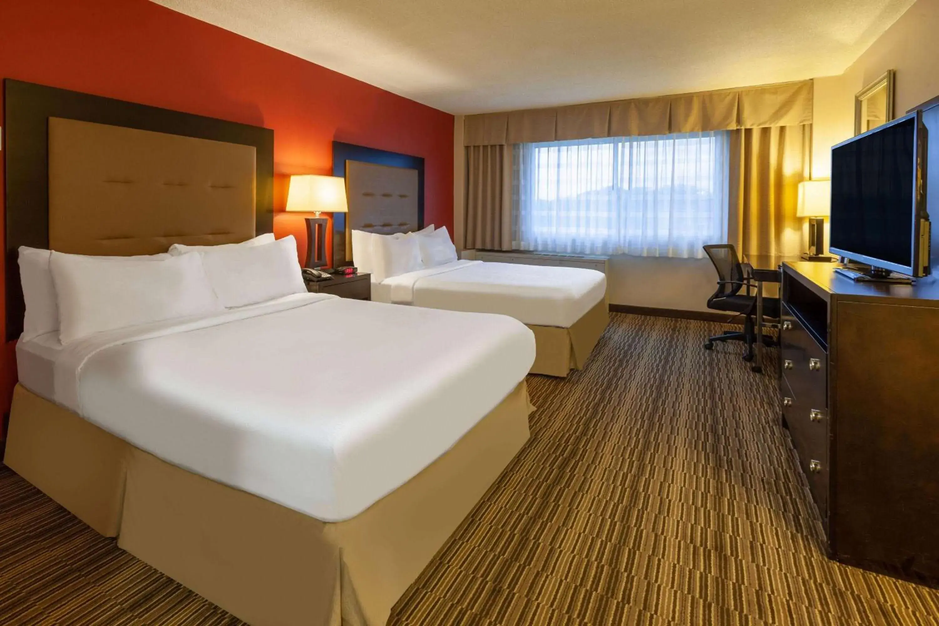 Photo of the whole room, Bed in Randolph House Hotel, Trademark Collection by Wyndham Photo of the whole room, Bed in Randolph House Hotel, Trademark Collection by Wyndham