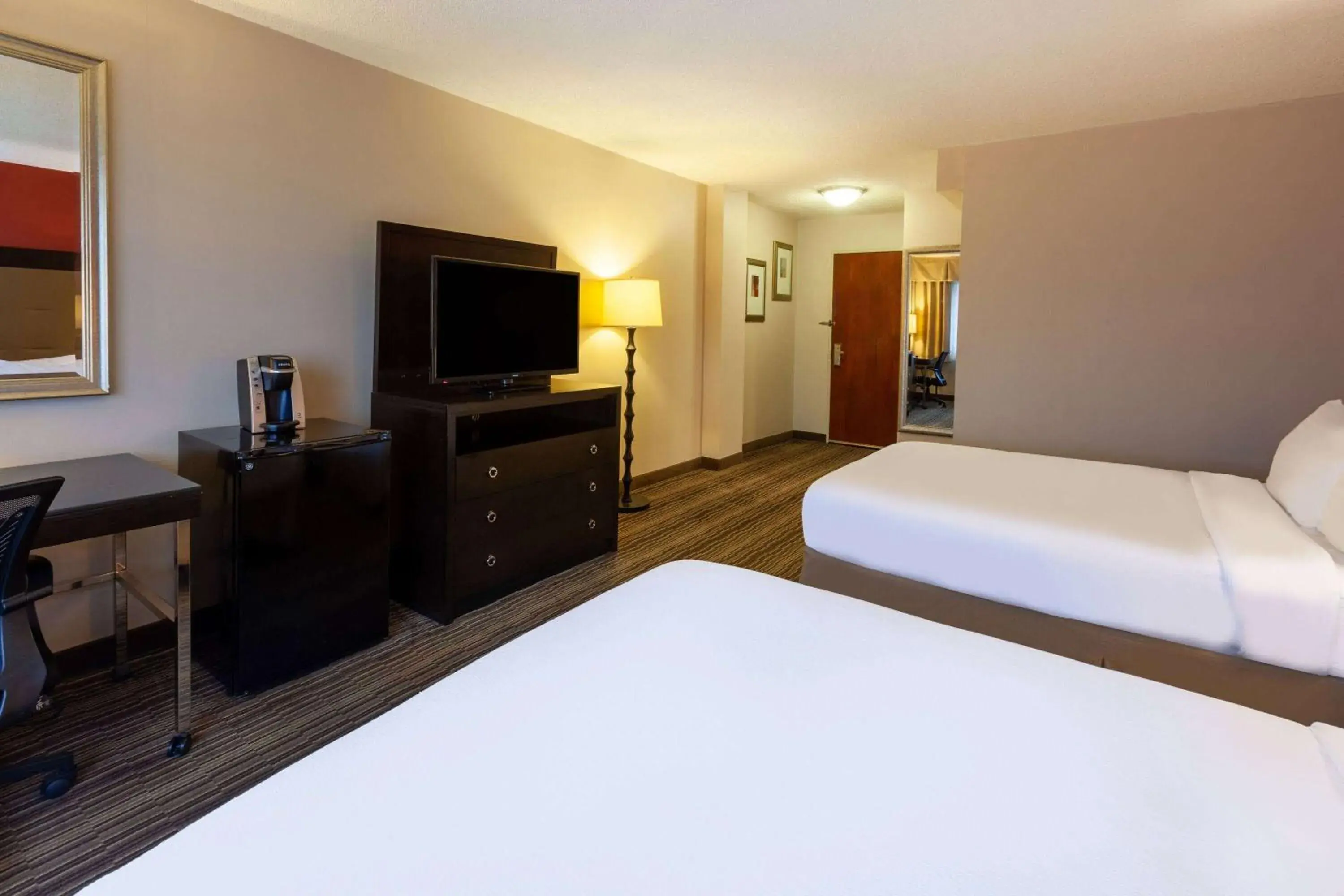 Photo of the whole room, Bed in Randolph House Hotel, Trademark Collection by Wyndham Photo of the whole room, Bed in Randolph House Hotel, Trademark Collection by Wyndham