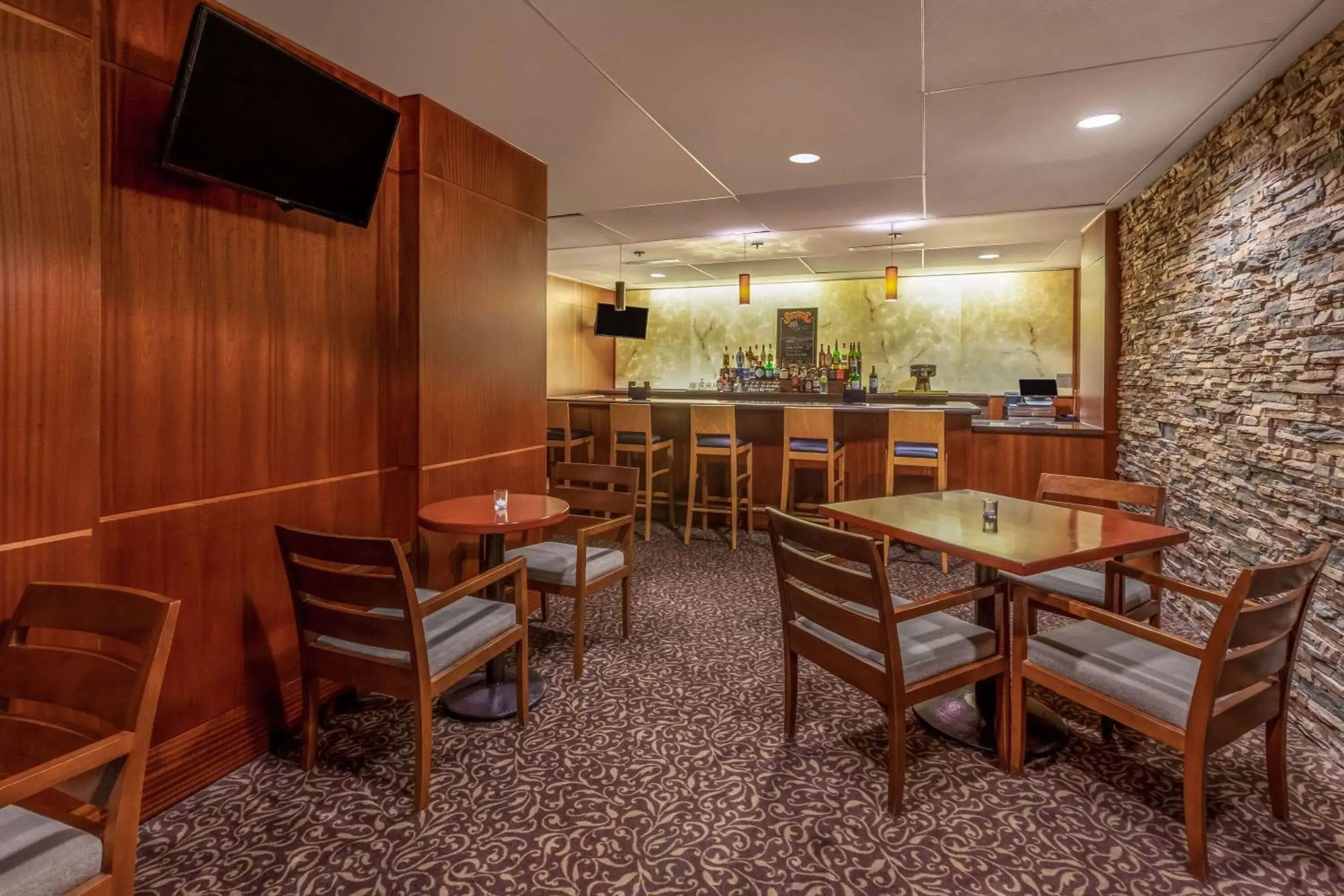 Lounge or bar in Randolph House Hotel, Trademark Collection by Wyndham Lounge or bar in Randolph House Hotel, Trademark Collection by Wyndham