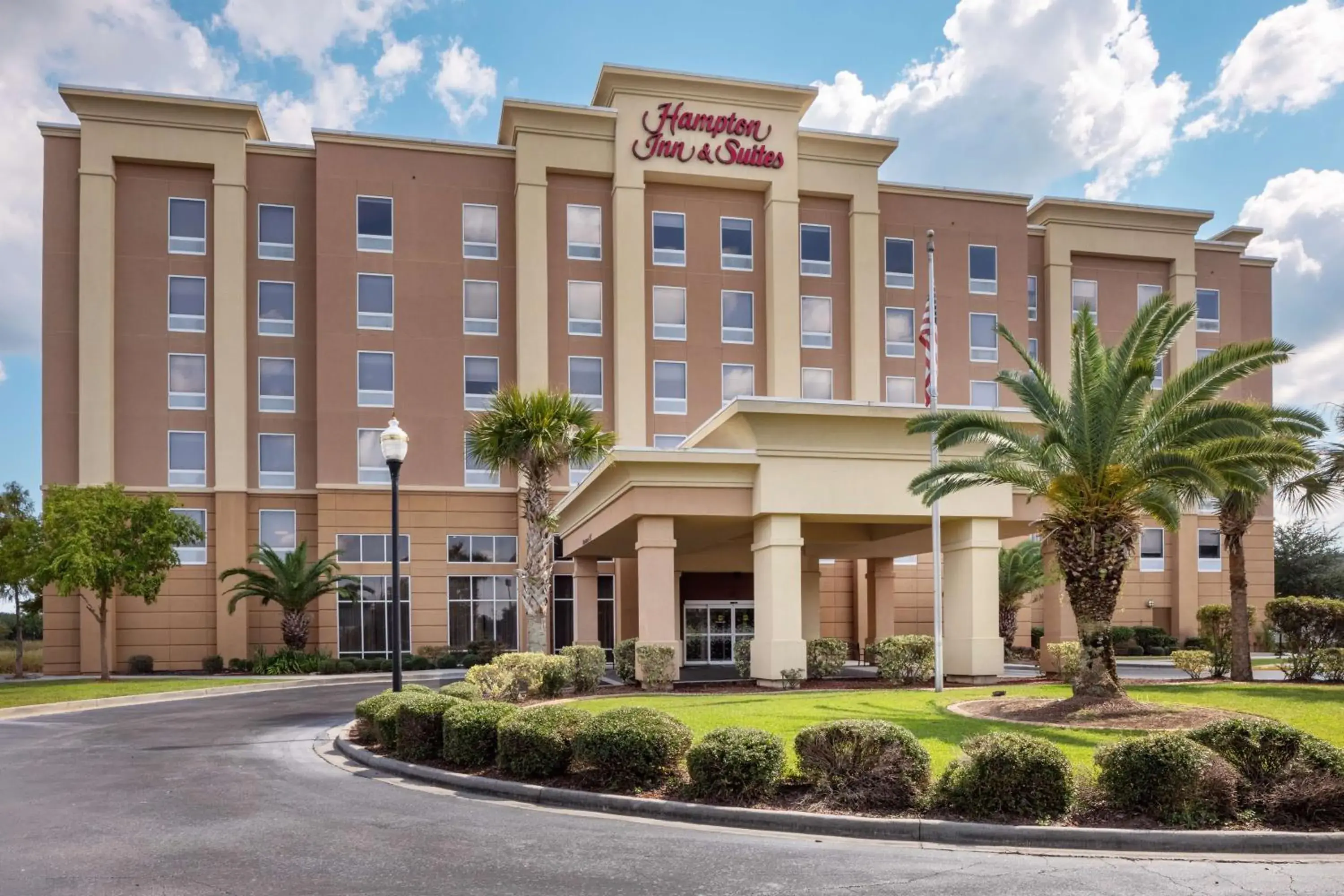 Property building in Hampton Inn & Suites Savannah - I-95 South - Gateway Property building in Hampton Inn & Suites Savannah - I-95 South - Gateway