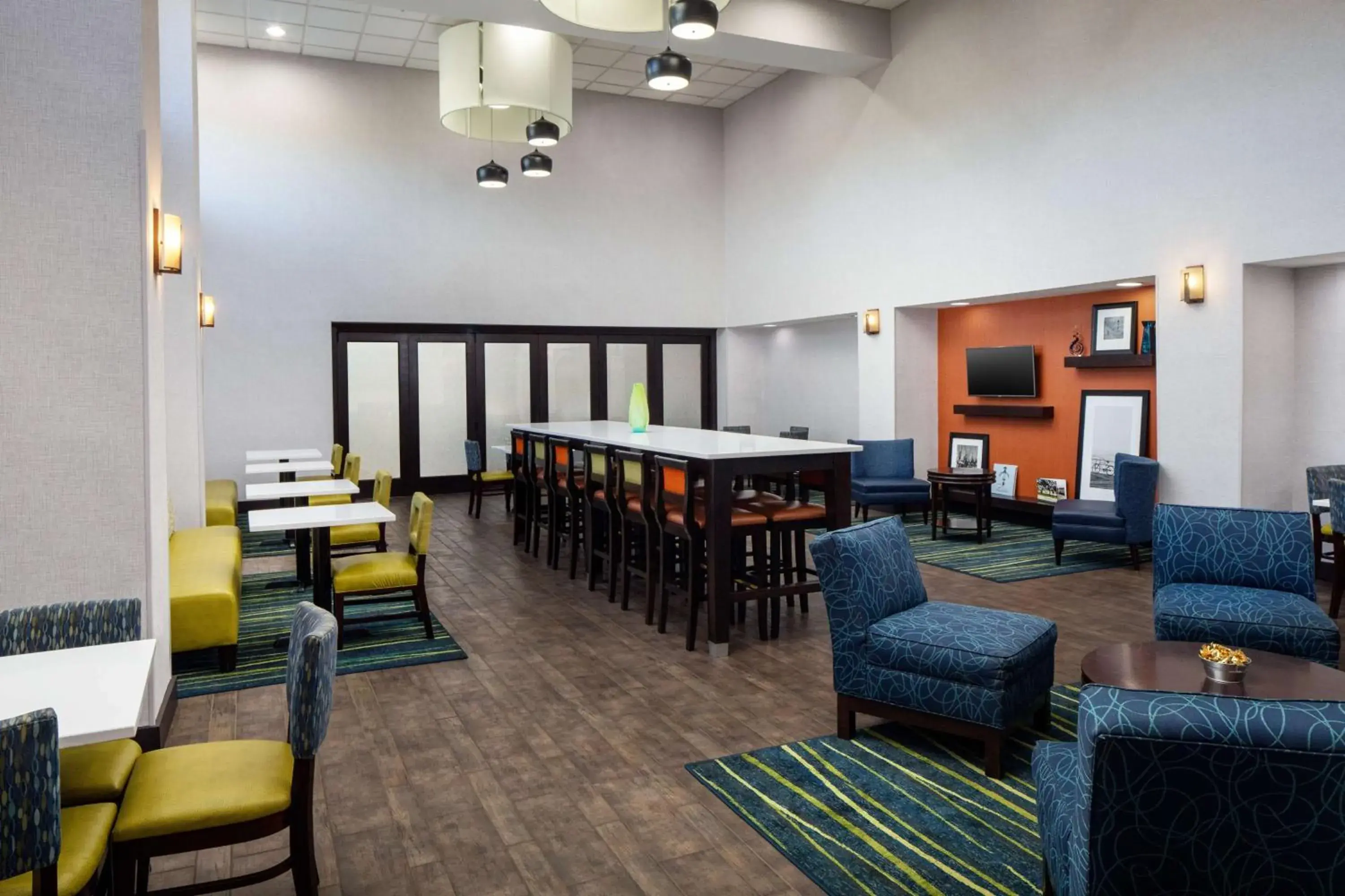 Lobby or reception in Hampton Inn & Suites Savannah - I-95 South - Gateway Lobby or reception in Hampton Inn & Suites Savannah - I-95 South - Gateway
