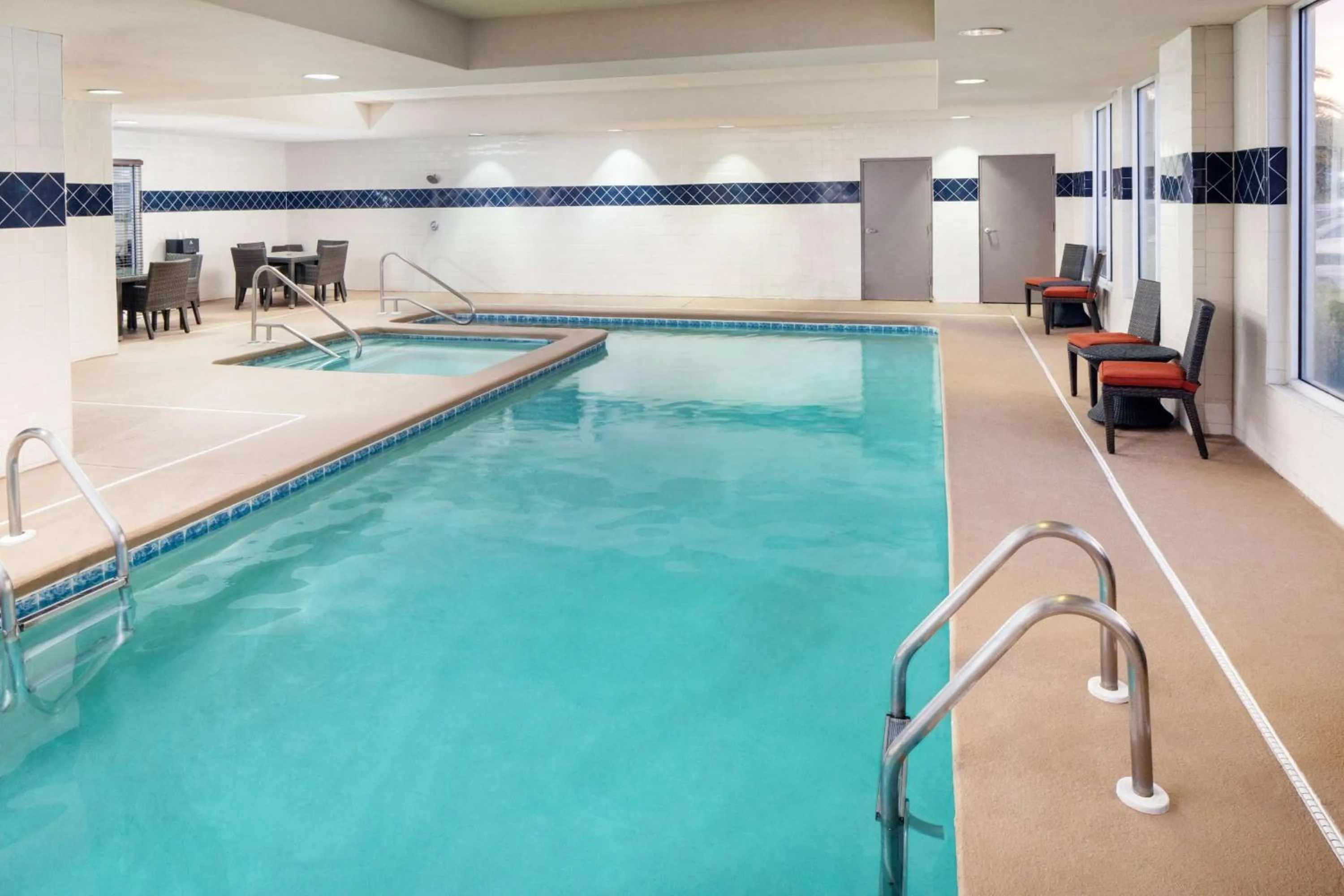 Pool view in Hampton Inn & Suites Savannah - I-95 South - Gateway