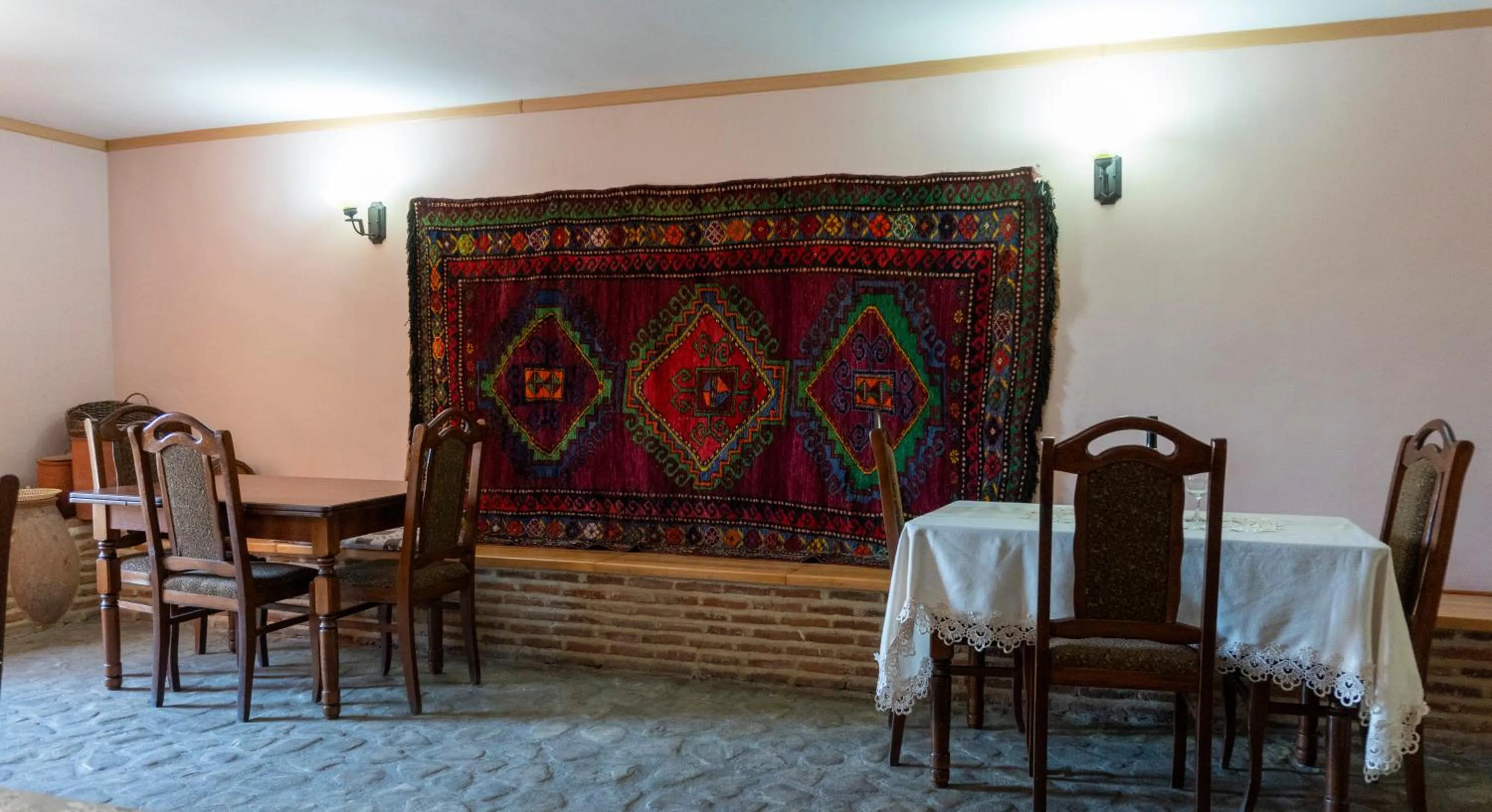 Restaurant/places to eat in Galavnis Kari Hotel