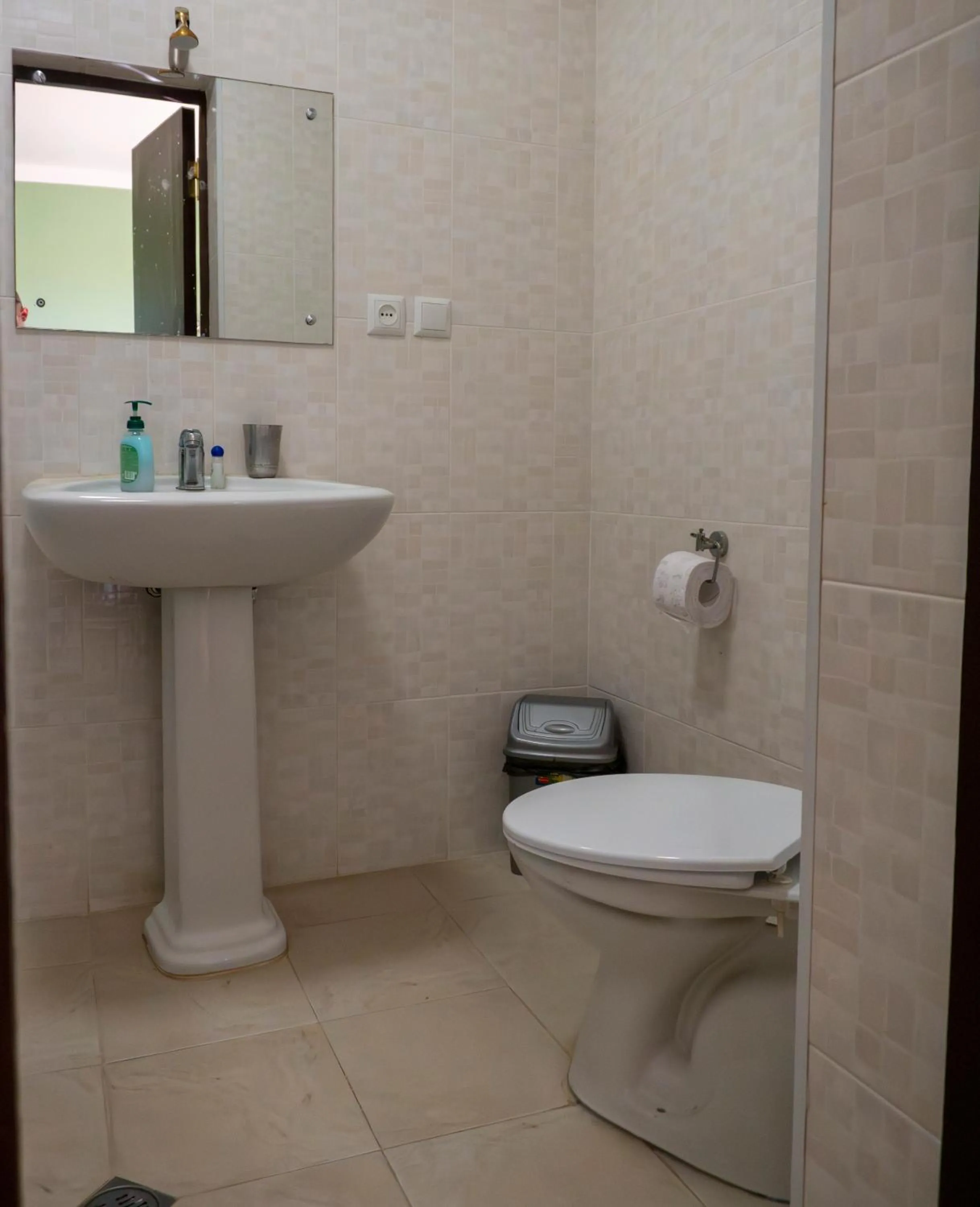 Galavnis Kari Hotel