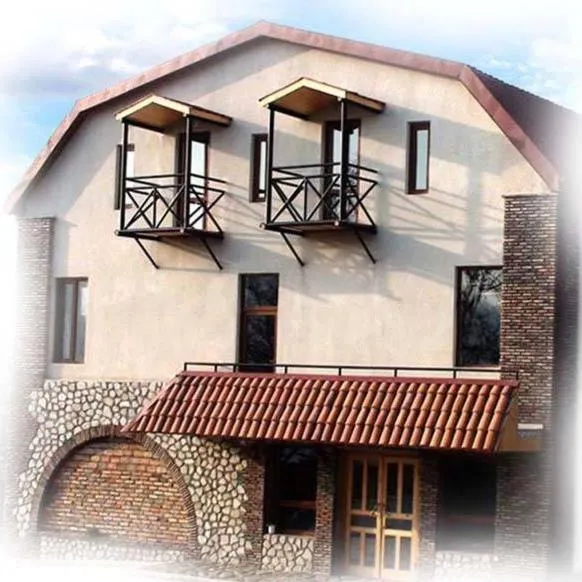 Facade/entrance in Galavnis Kari Hotel