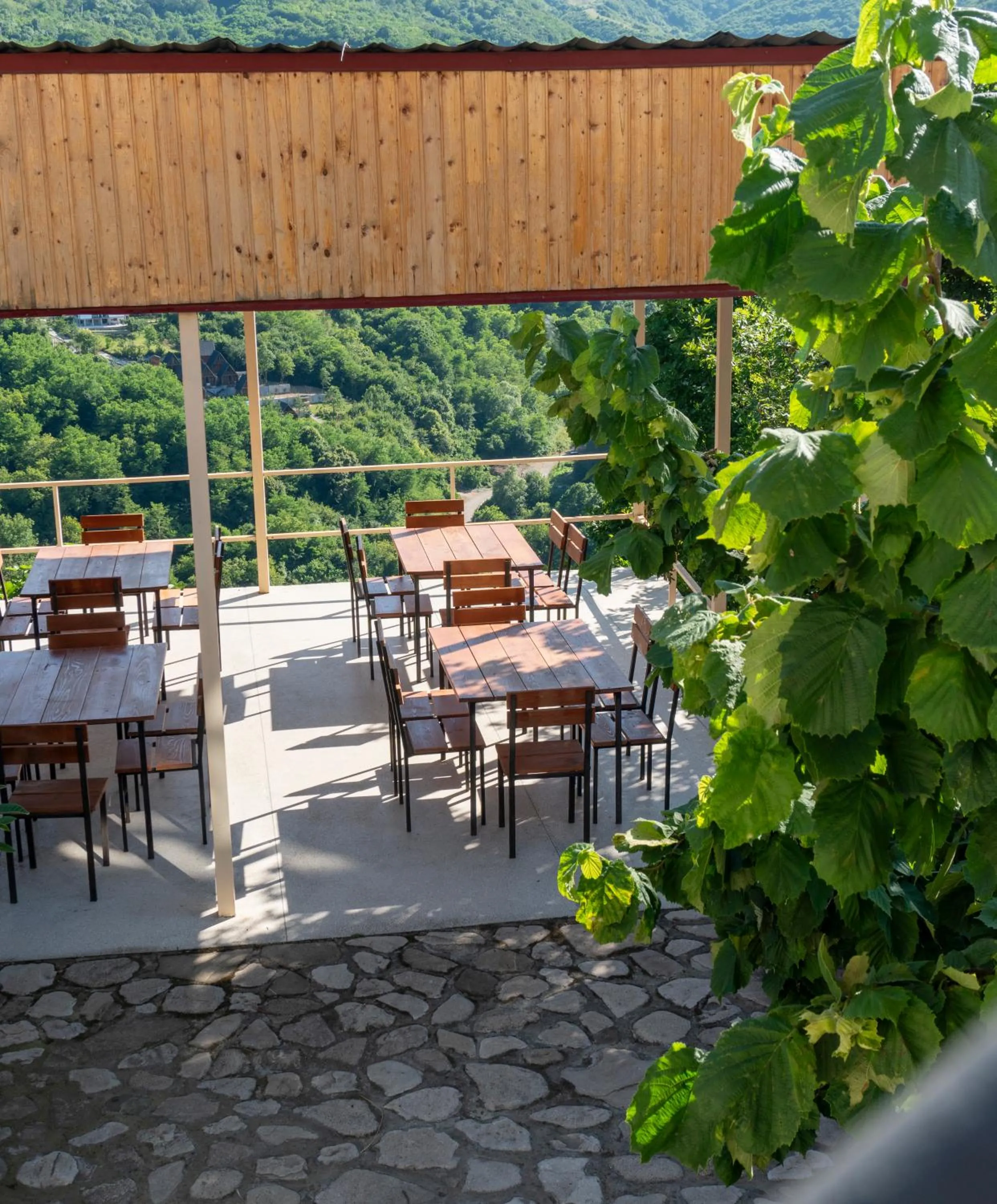 Galavnis Kari Hotel
