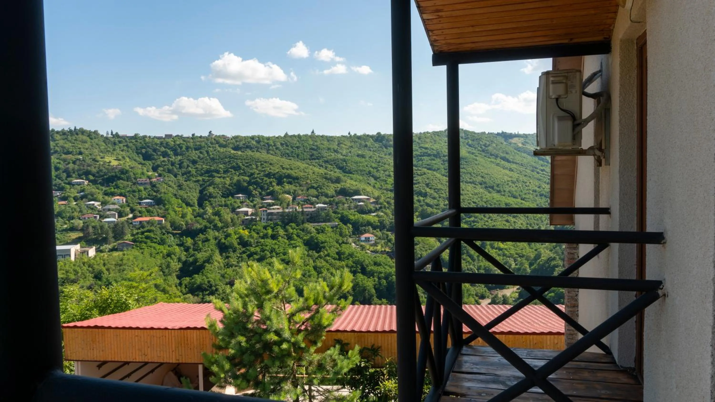 Galavnis Kari Hotel