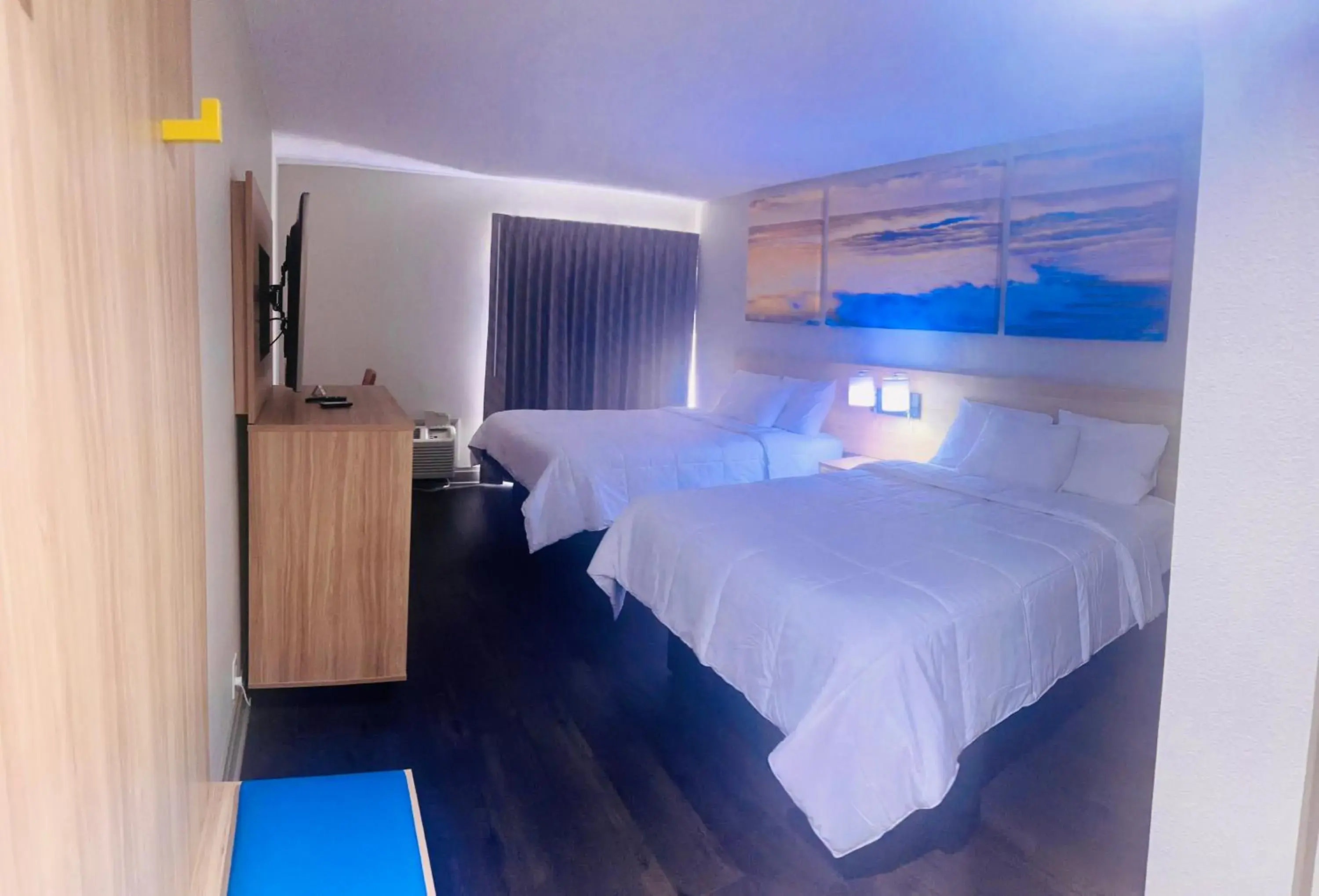 Bed in Days Inn & Suites by Wyndham Tampa - Ybor City Bed in Days Inn & Suites by Wyndham Tampa - Ybor City