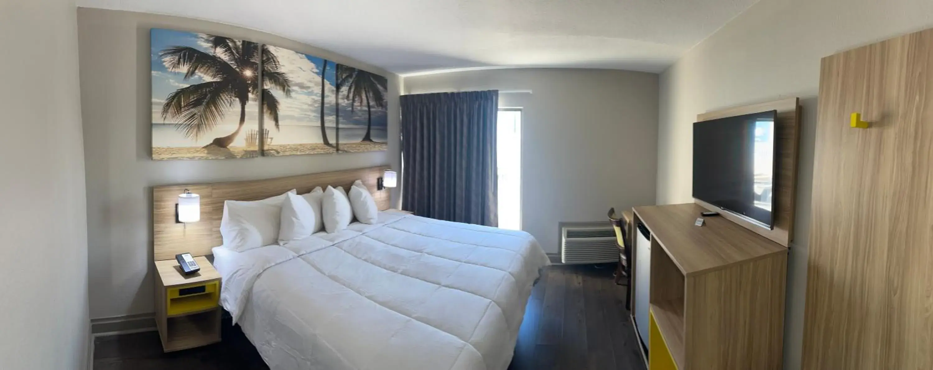 King Room - Non-Smoking in Days Inn & Suites by Wyndham Tampa - Ybor City King Room - Non-Smoking in Days Inn & Suites by Wyndham Tampa - Ybor City