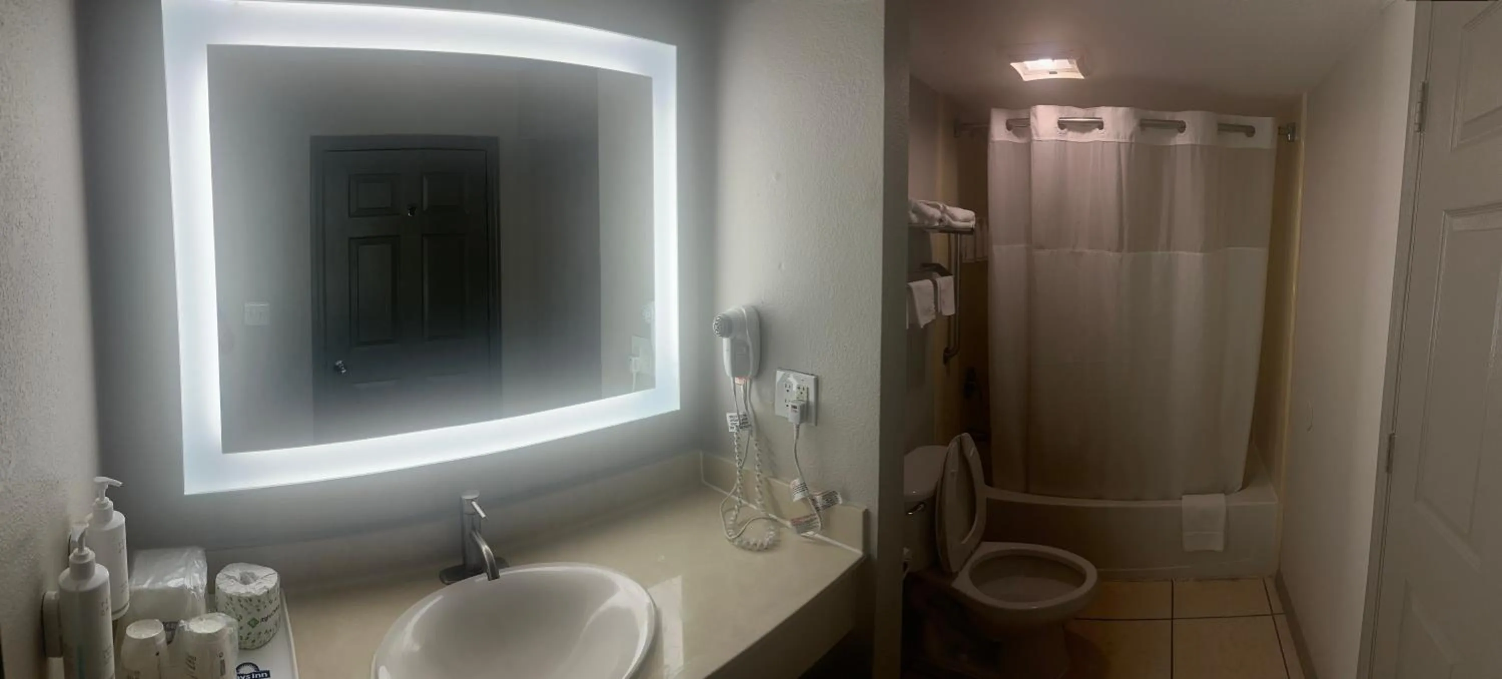 Shower in Days Inn & Suites by Wyndham Tampa - Ybor City