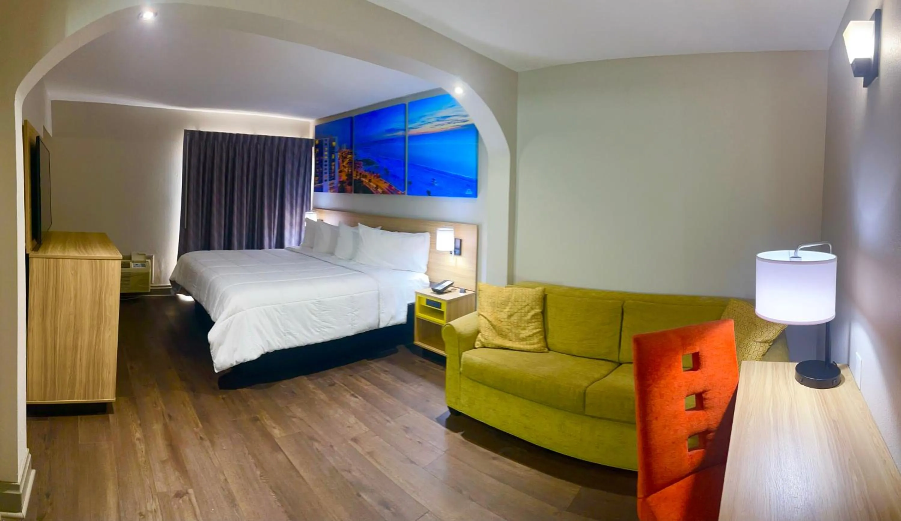 Photo of the whole room, Bed in Days Inn & Suites by Wyndham Tampa - Ybor City