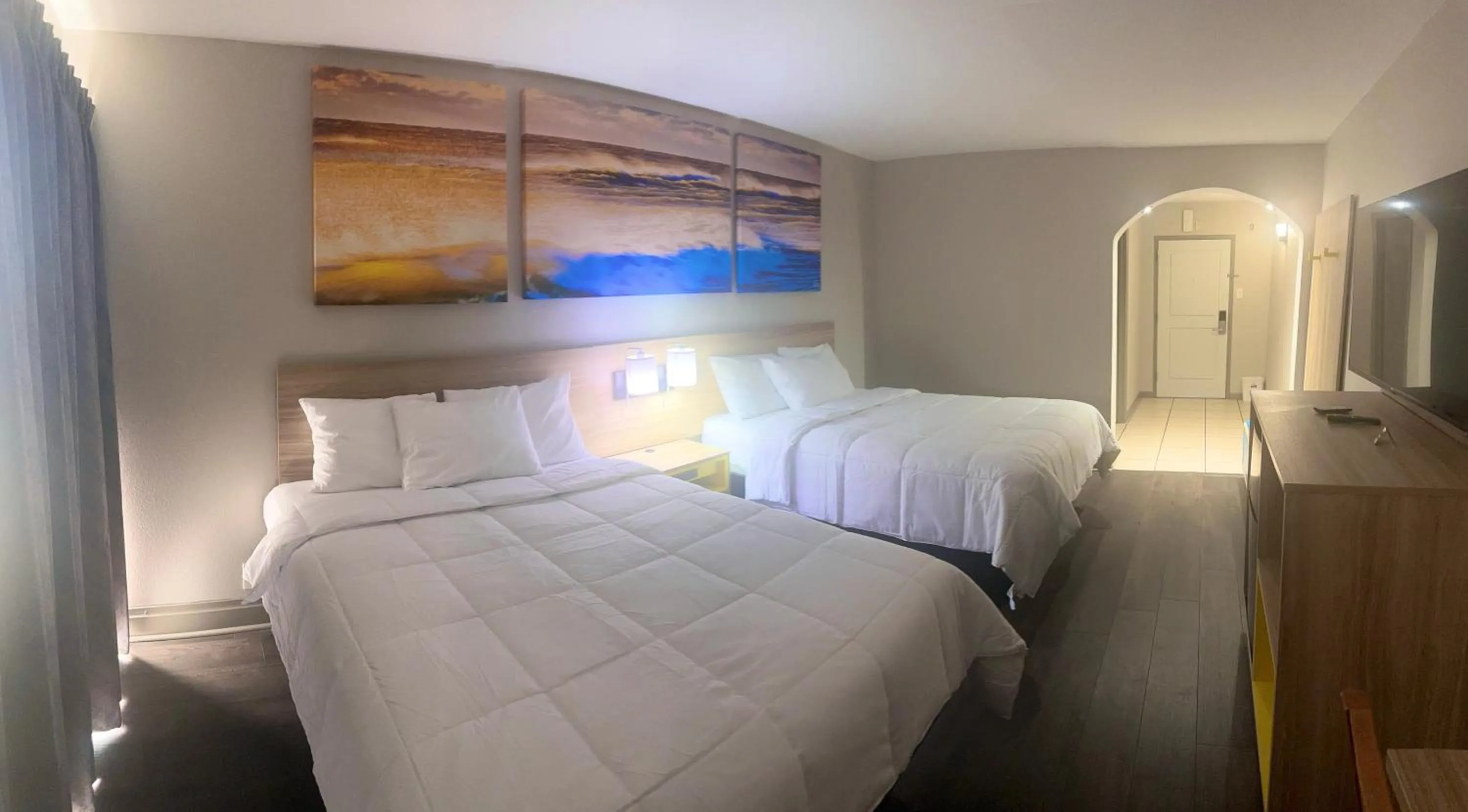 Photo of the whole room, Bed in Days Inn & Suites by Wyndham Tampa - Ybor City
