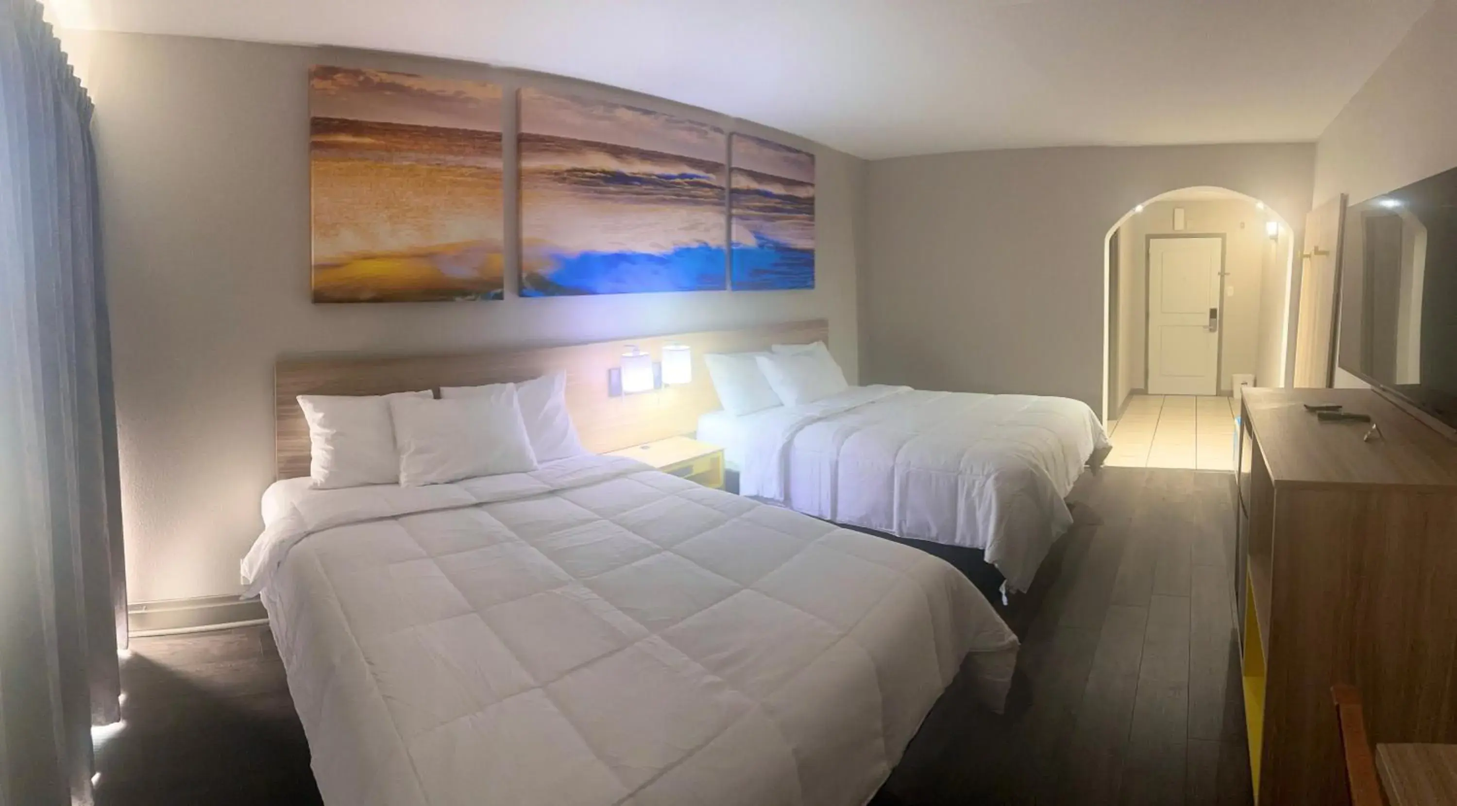 Photo of the whole room, Bed in Days Inn & Suites by Wyndham Tampa - Ybor City Photo of the whole room, Bed in Days Inn & Suites by Wyndham Tampa - Ybor City