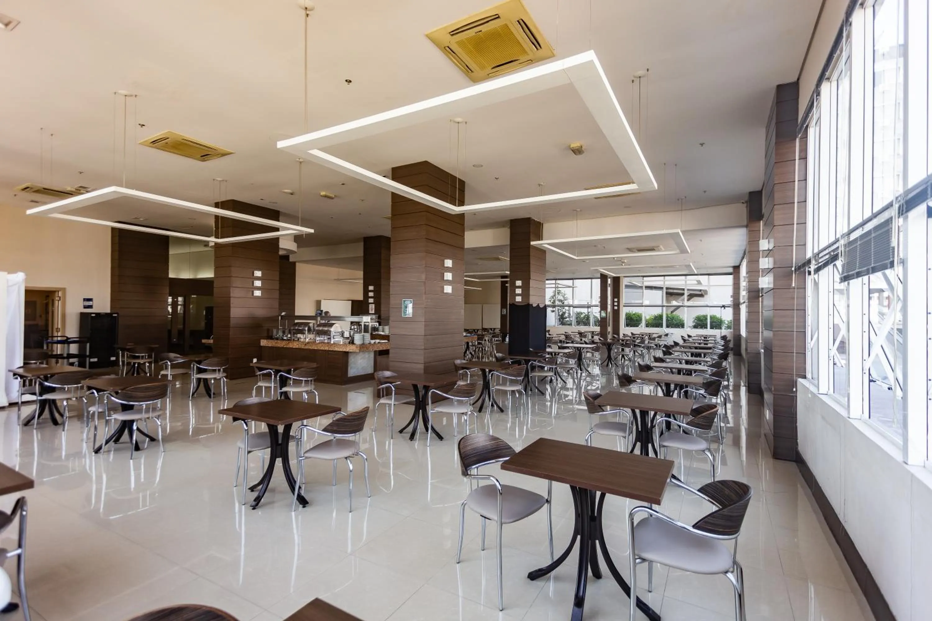 Restaurant/places to eat in Master Cosmopolitan Moinhos de Vento