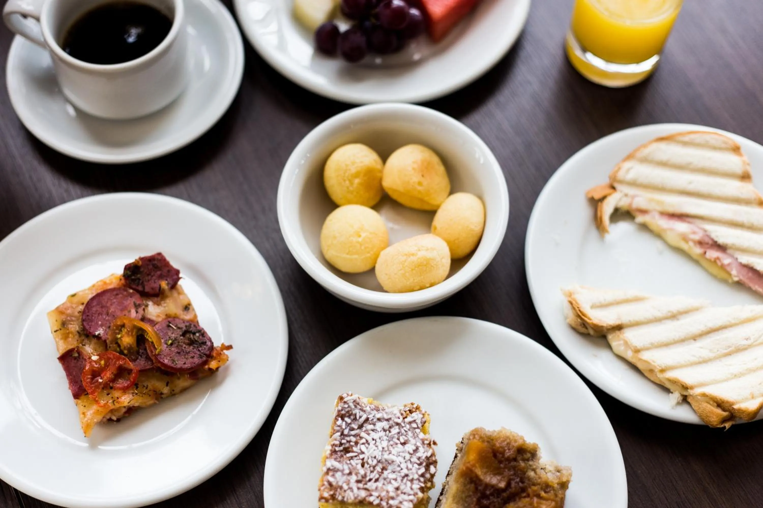 Buffet breakfast in Master Cosmopolitan Moinhos de Vento