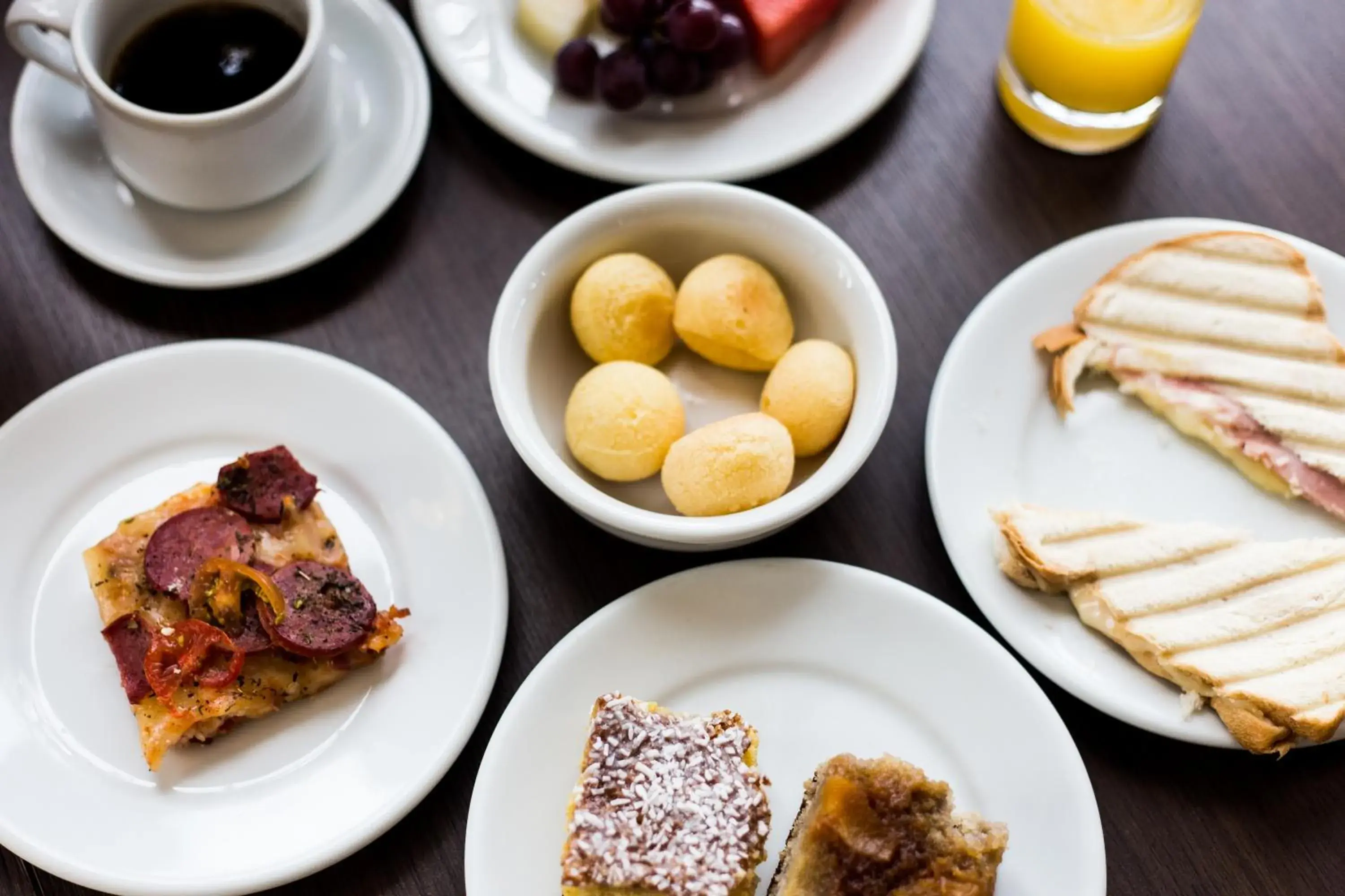 Buffet breakfast in Master Cosmopolitan Moinhos de Vento Buffet breakfast in Master Cosmopolitan Moinhos de Vento