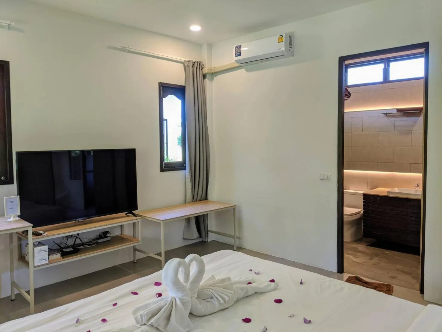 Bed in Samutra Residences
