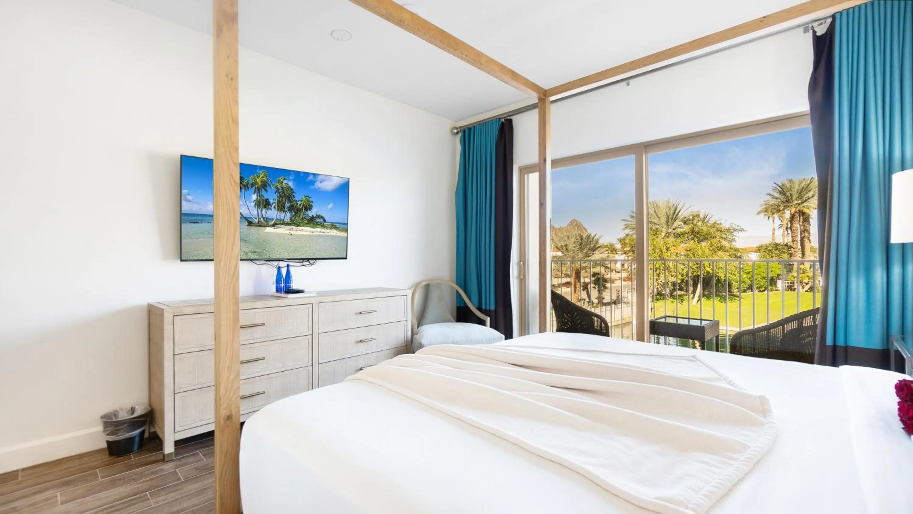 Bed in The Chateau at Lake La Quinta