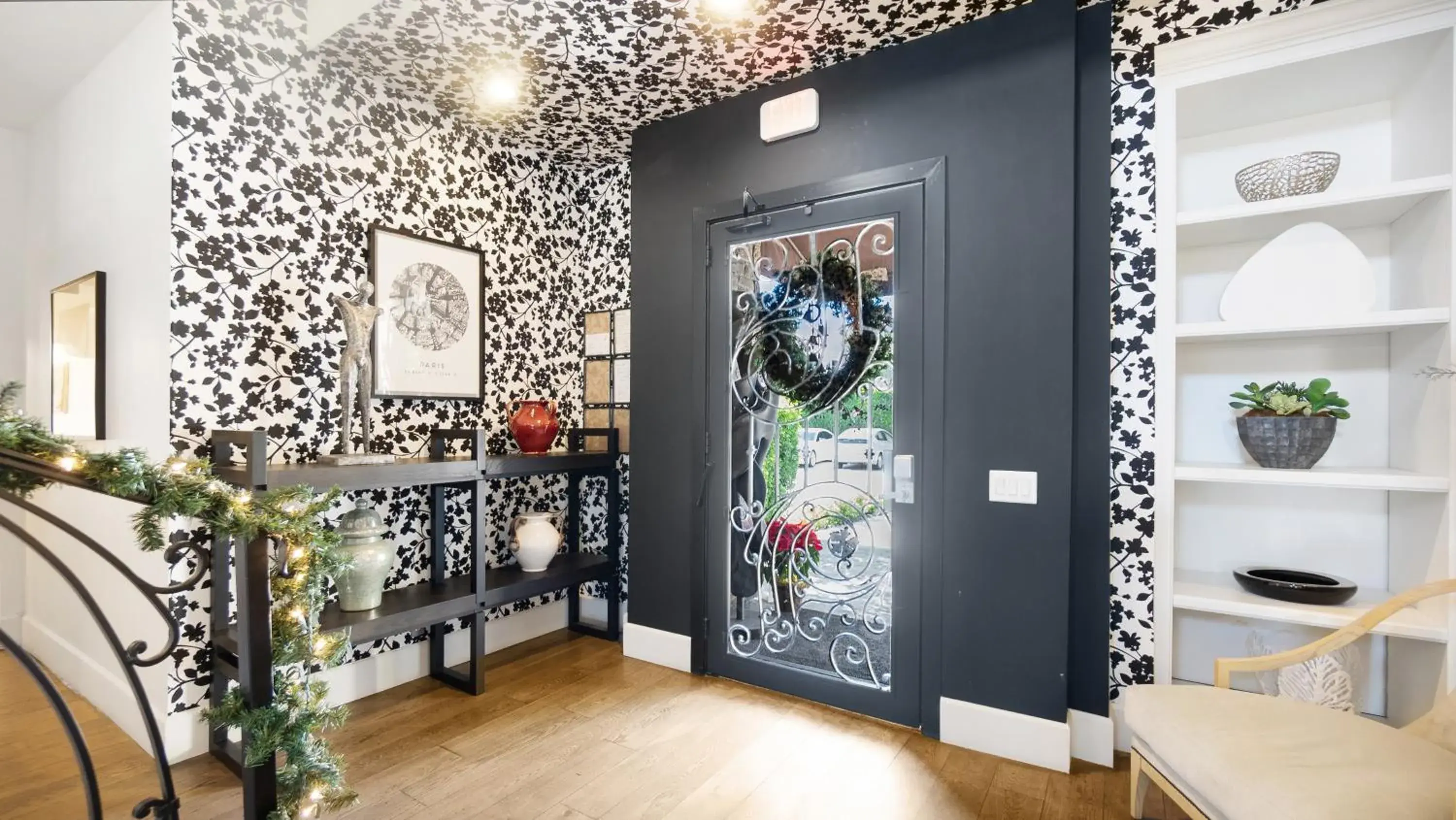 Property building in The Chateau at Lake La Quinta Property building in The Chateau at Lake La Quinta