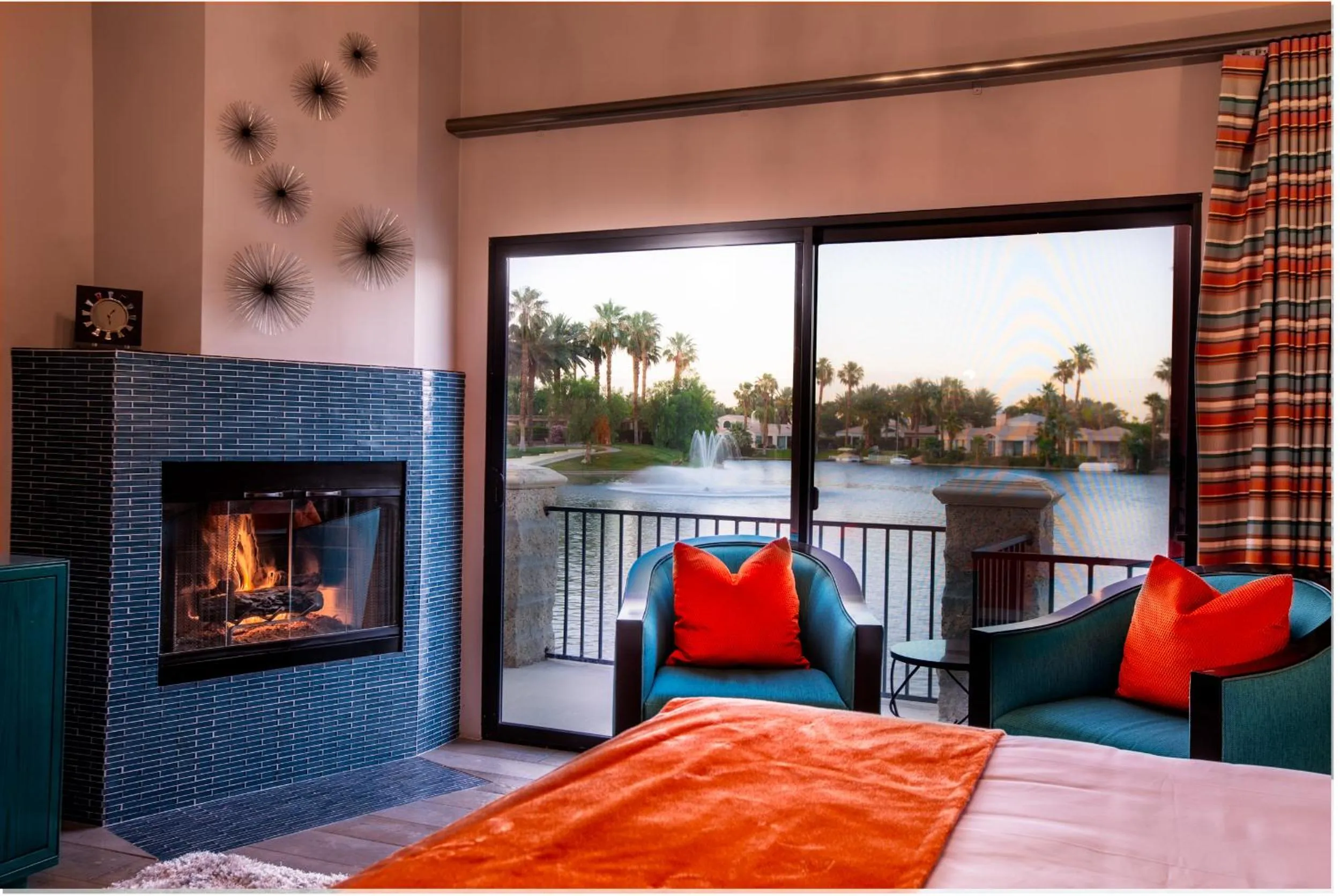 Lake view, Bed in The Chateau at Lake La Quinta