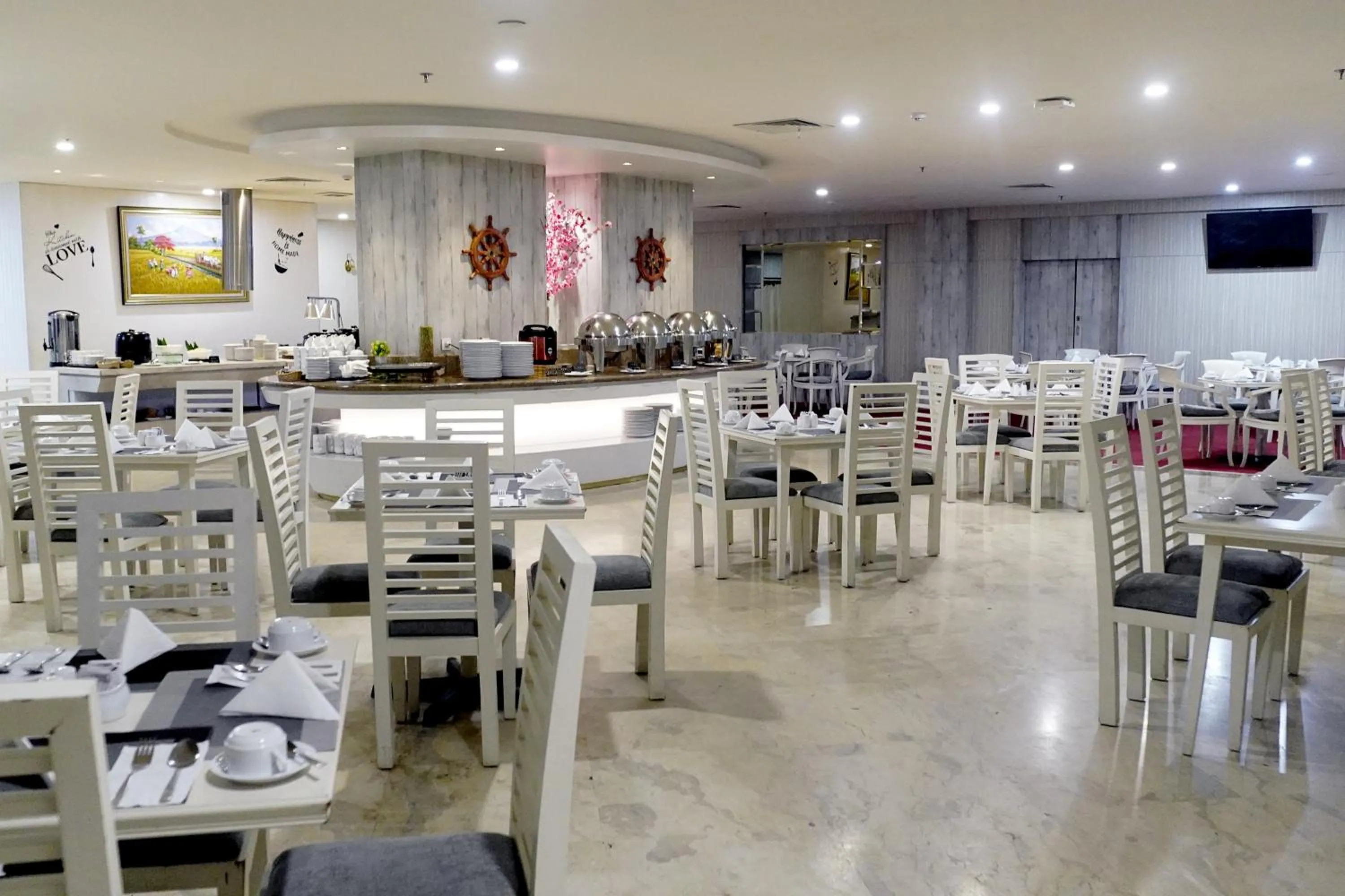 Restaurant/places to eat in Beverly Hotel Batam