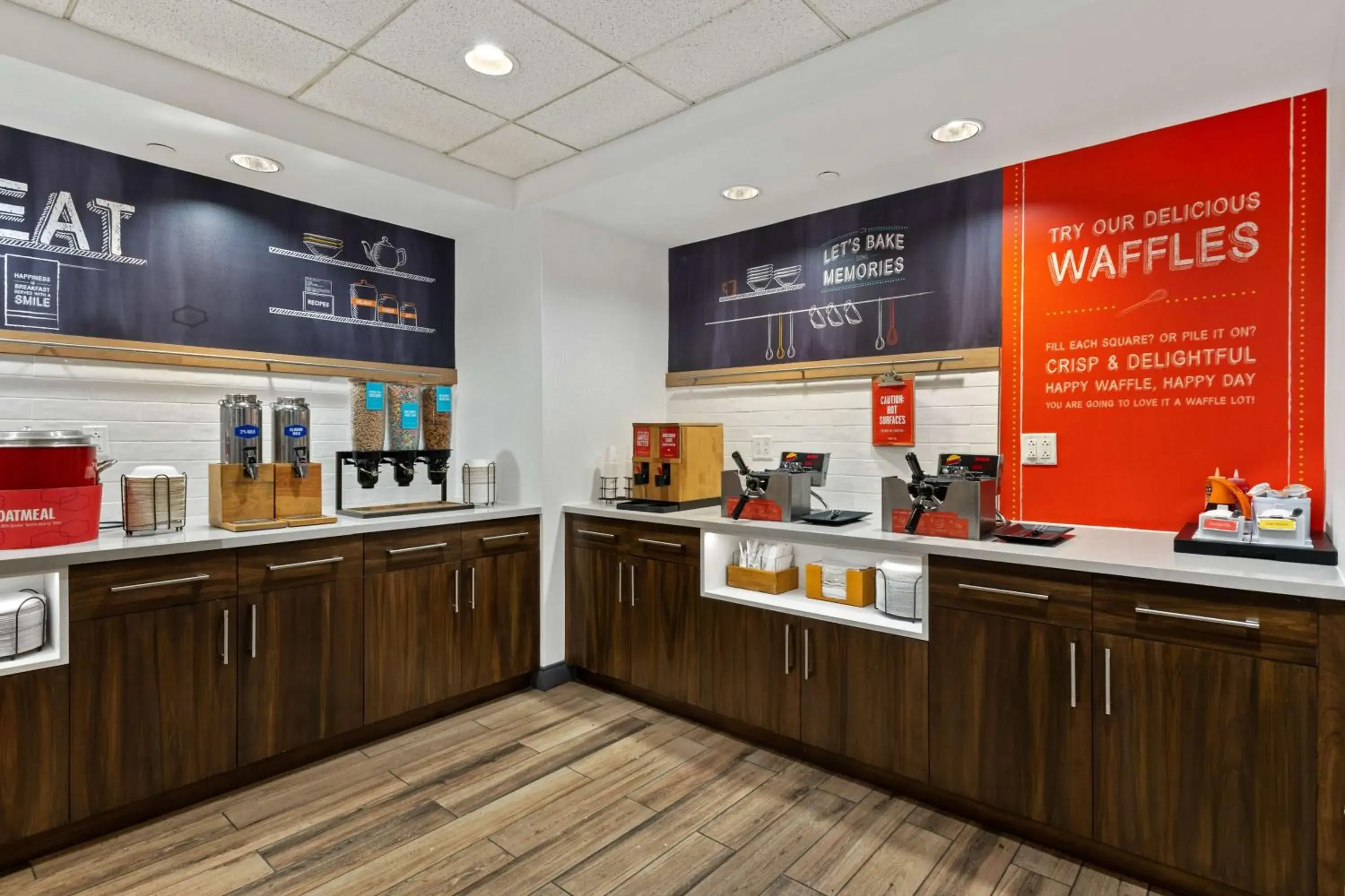 Breakfast in Hampton Inn & Suites Lake George Breakfast in Hampton Inn & Suites Lake George