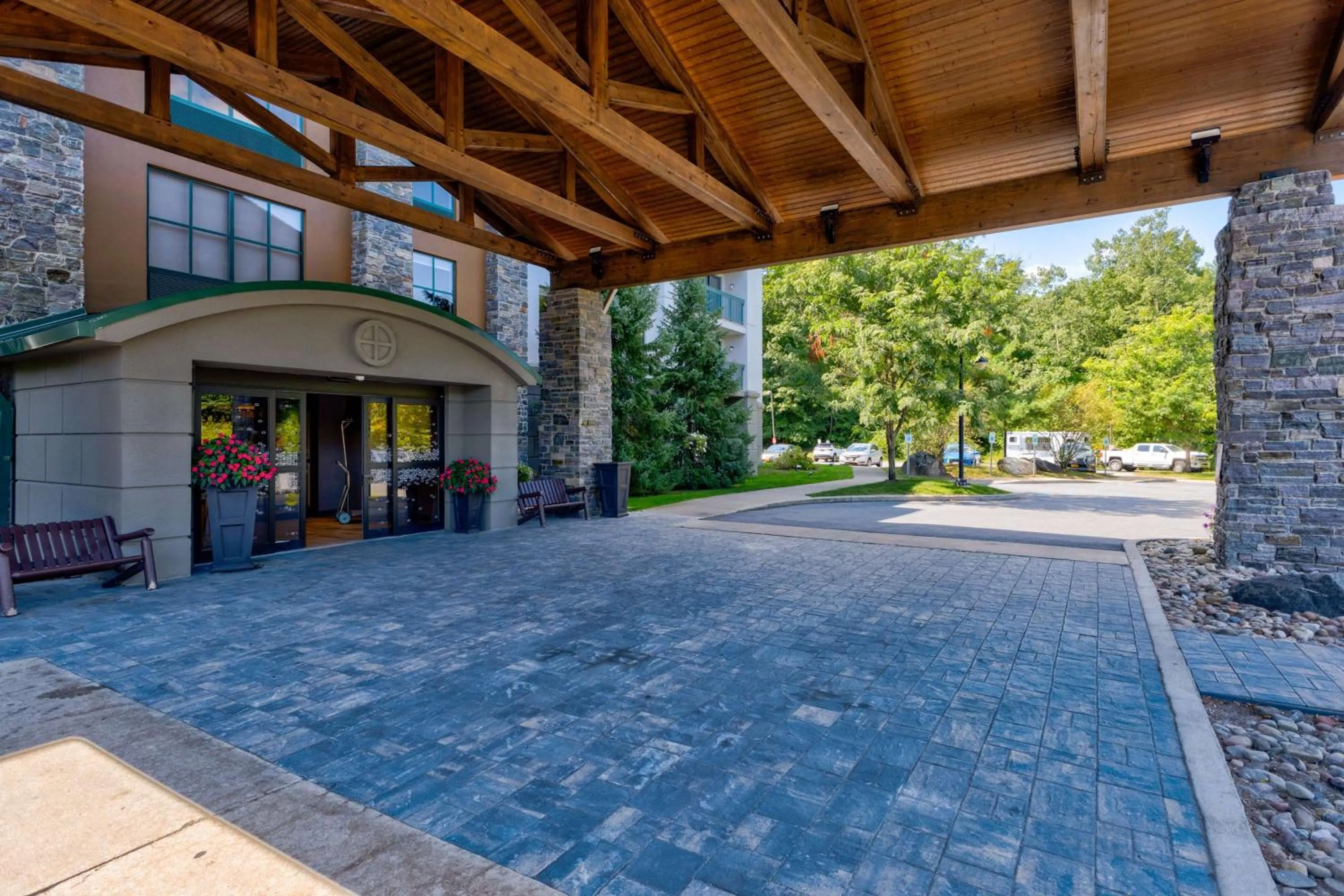 Property building in Hampton Inn & Suites Lake George