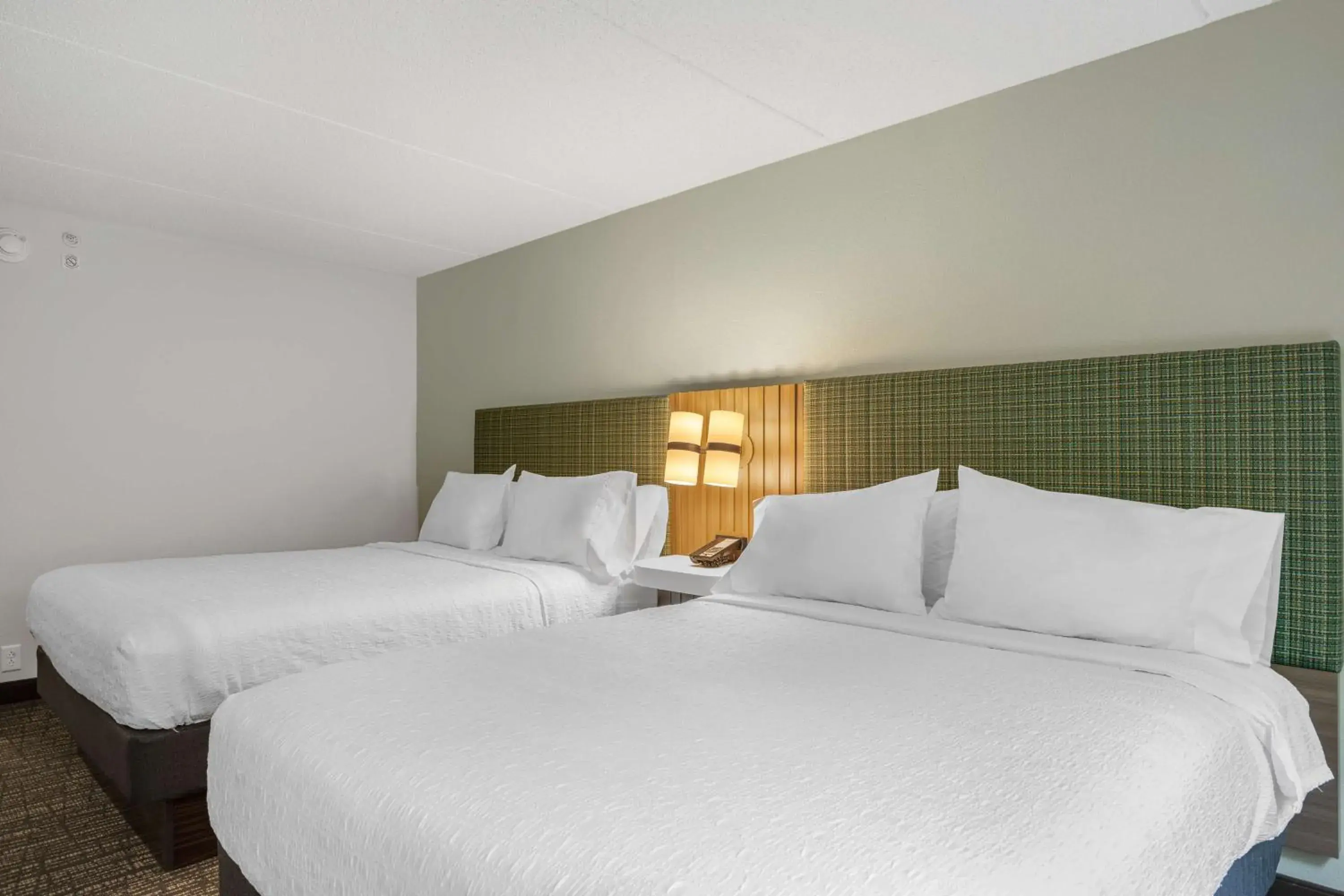 Bed in Hampton Inn & Suites Lake George Bed in Hampton Inn & Suites Lake George