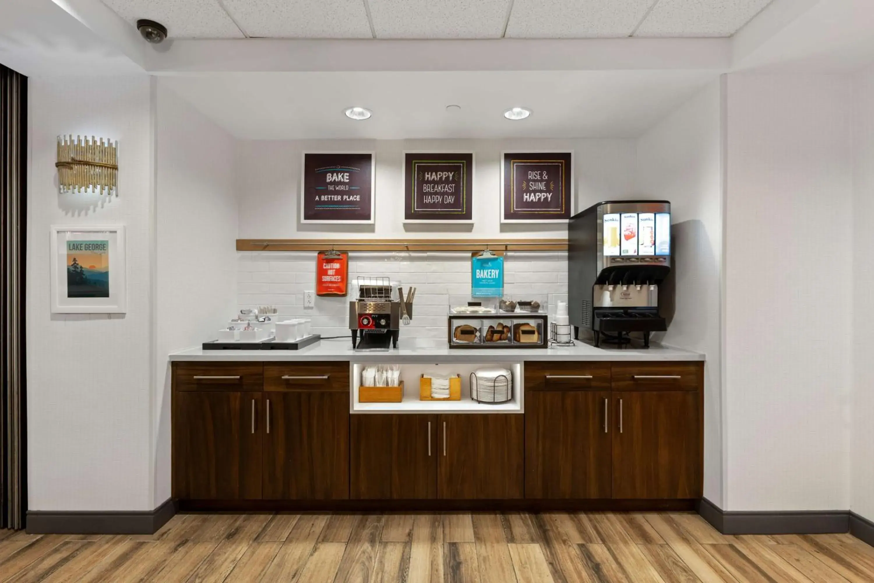 Breakfast in Hampton Inn & Suites Lake George Breakfast in Hampton Inn & Suites Lake George