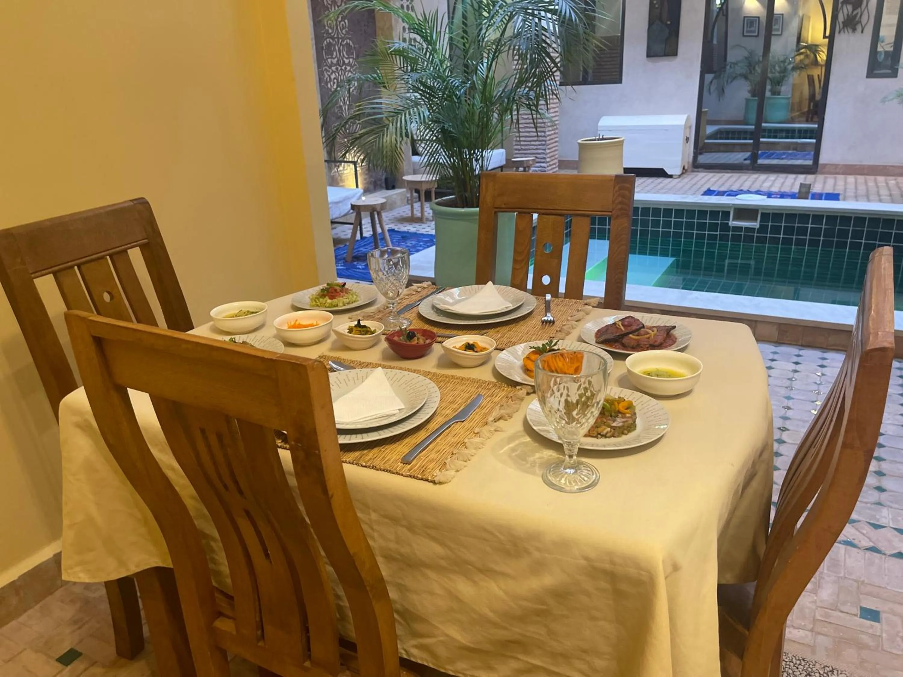 Food and drinks in Riad Samarine