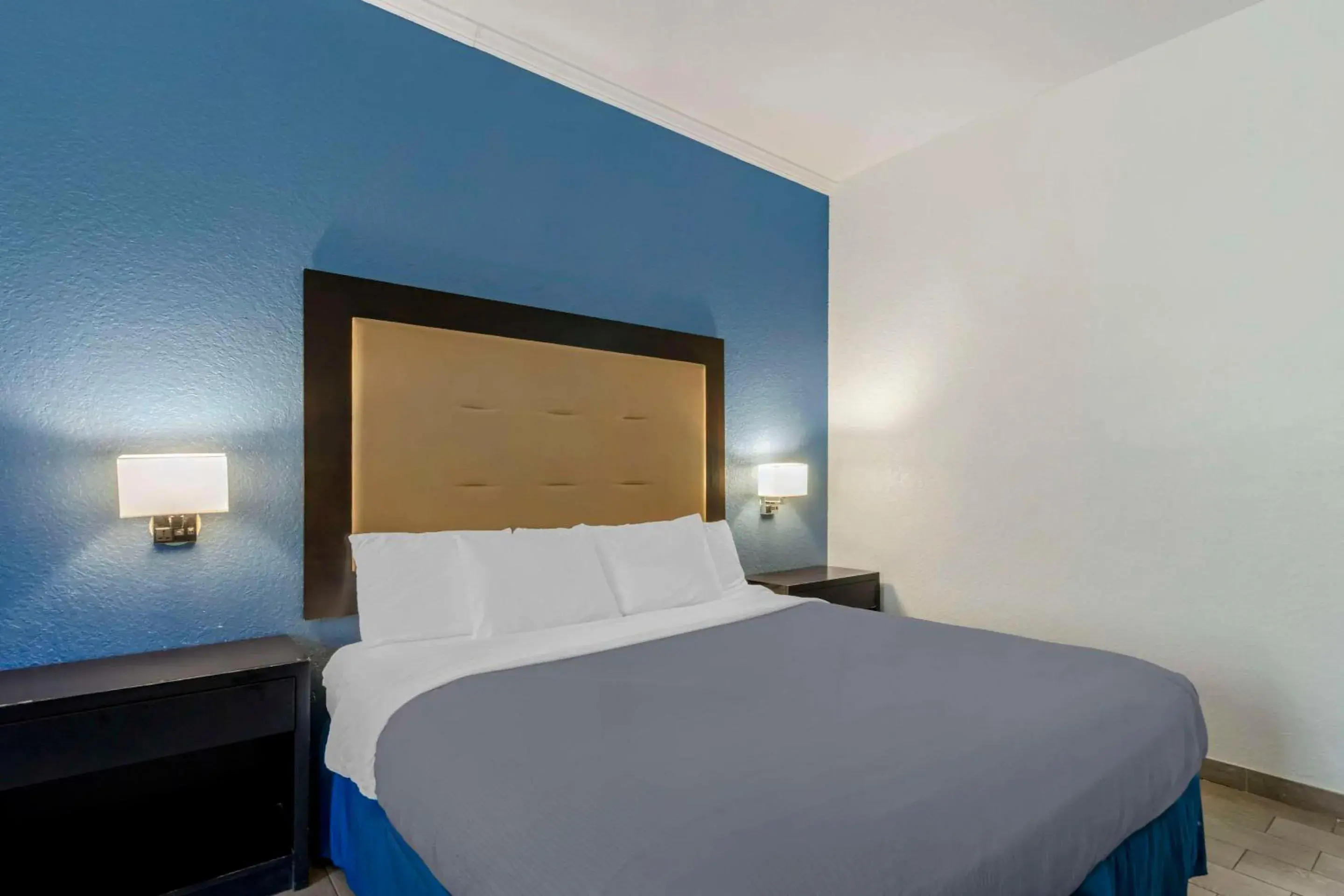 Bedroom, Bed in Rodeway Inn Wesley Chapel Bedroom, Bed in Rodeway Inn Wesley Chapel