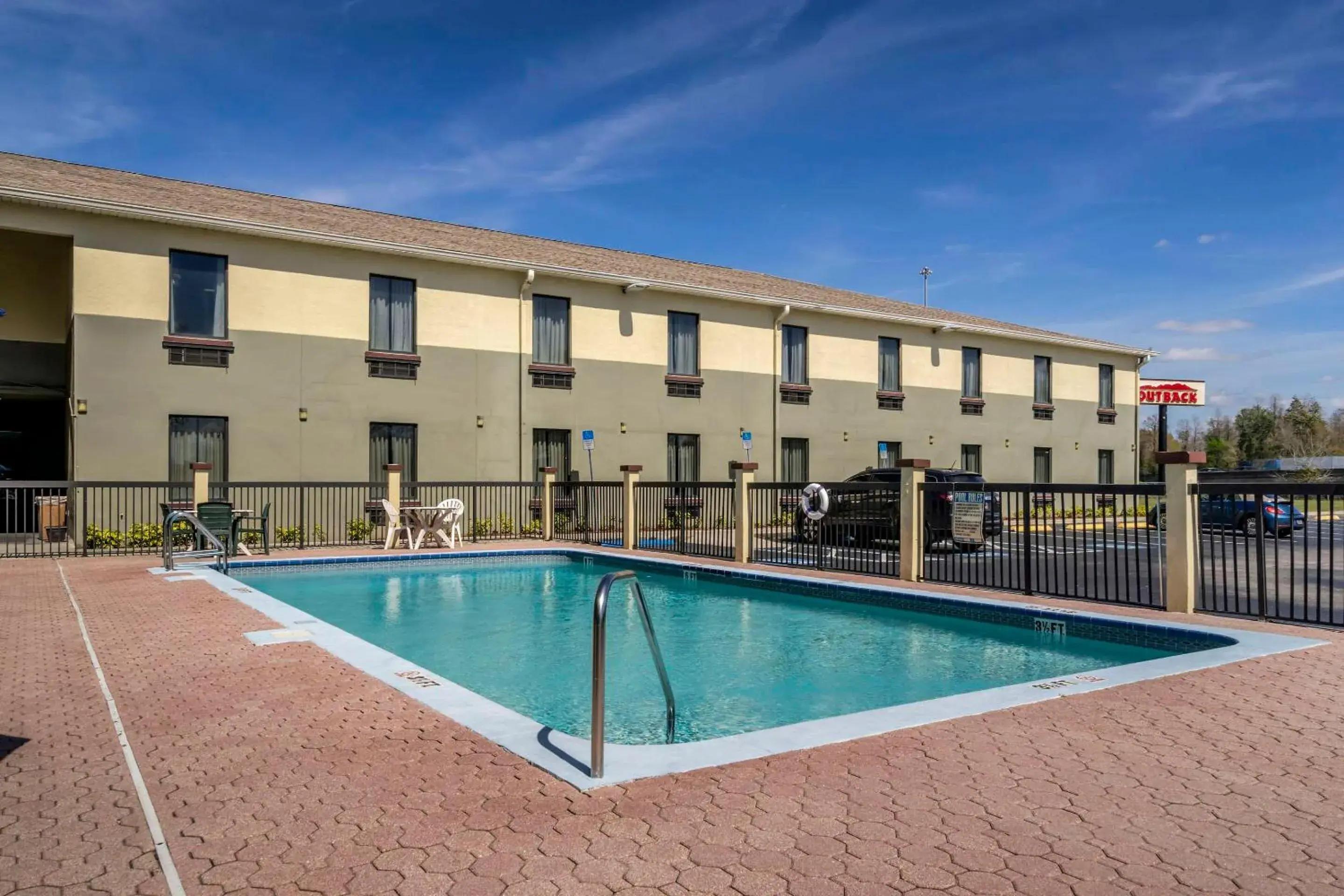 Swimming pool in Rodeway Inn Wesley Chapel Swimming pool in Rodeway Inn Wesley Chapel