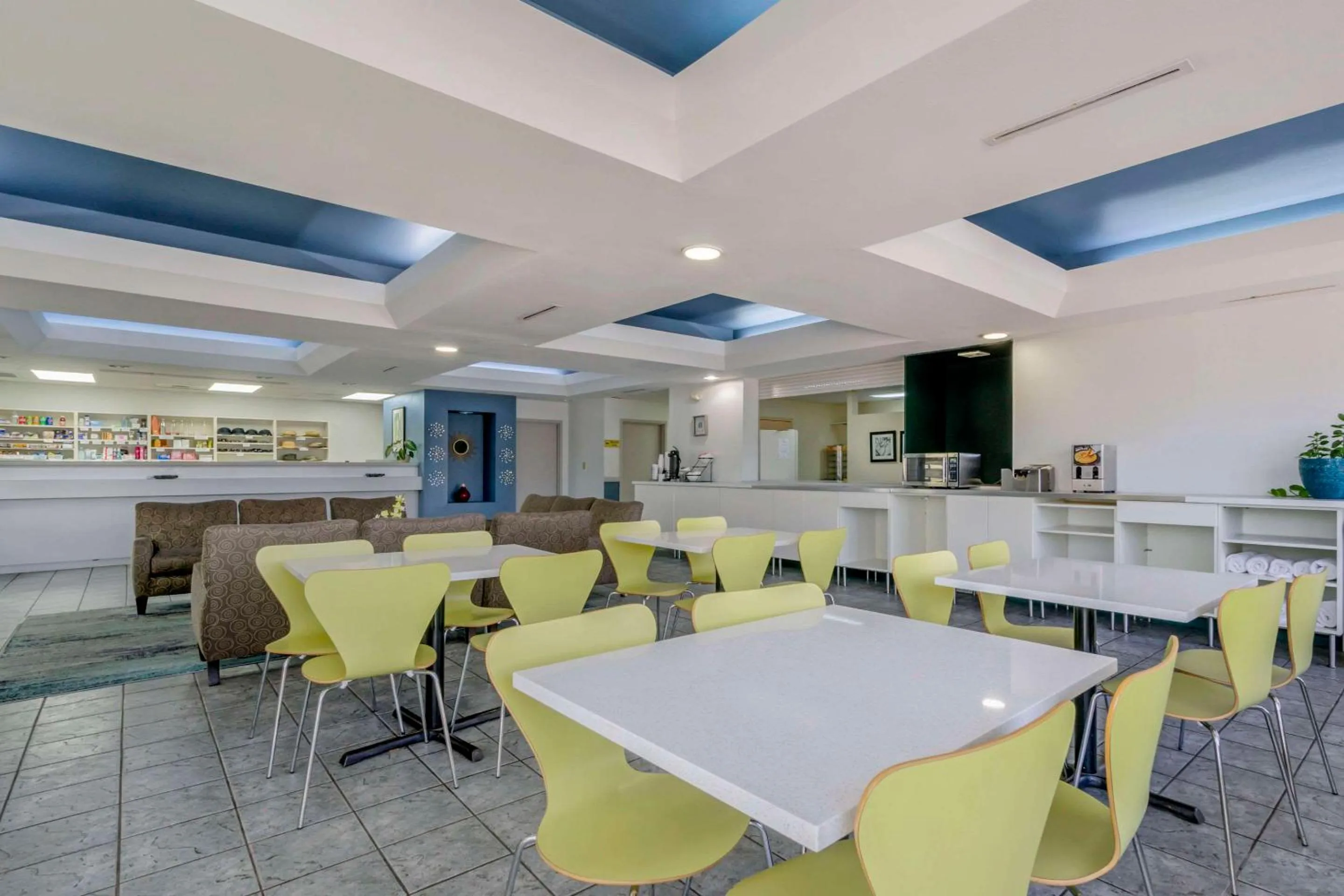 Breakfast in Rodeway Inn Wesley Chapel