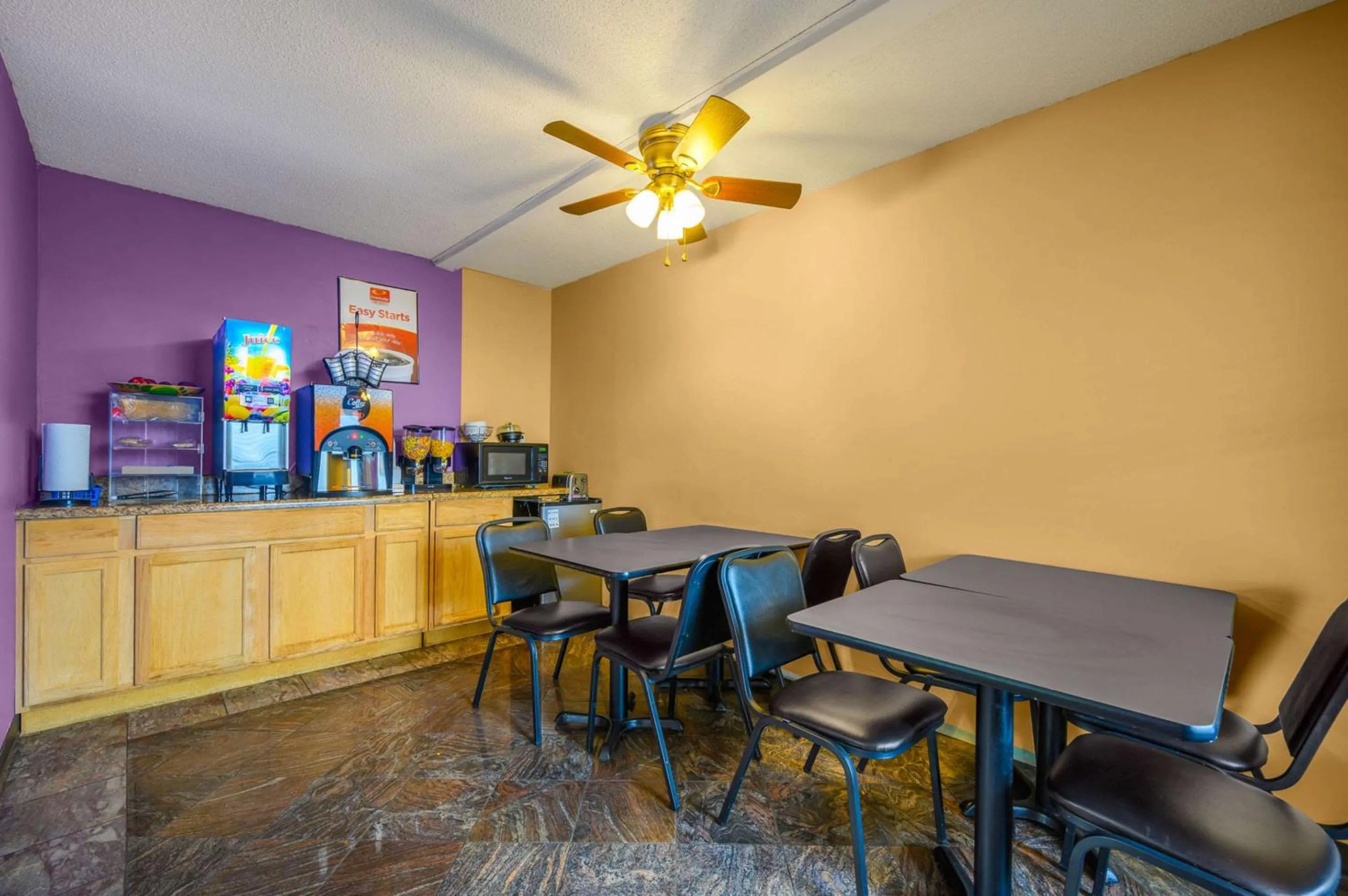 Breakfast in Econo Lodge Decatur South