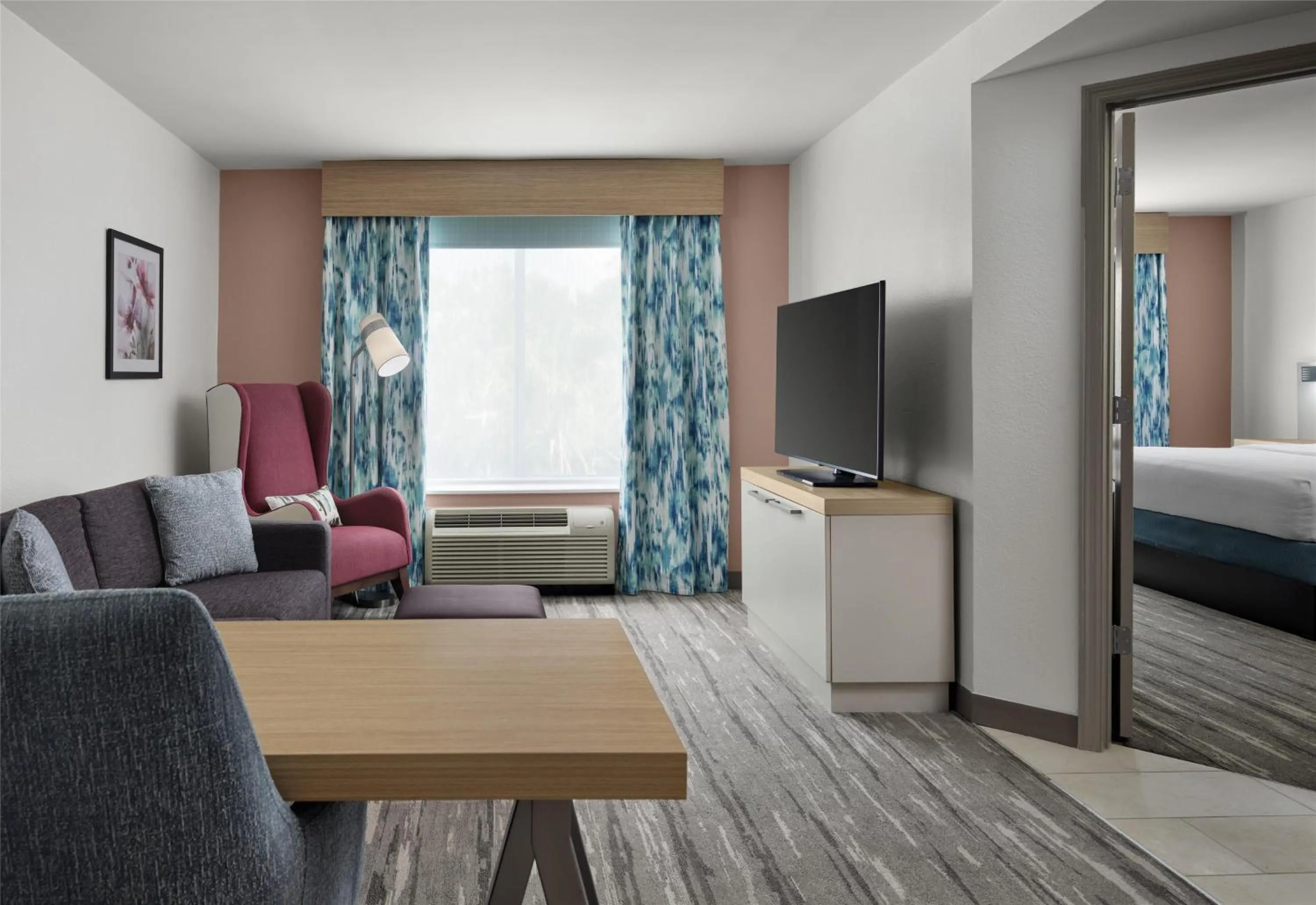 Living room, Bed in Hilton Garden Inn Tampa East Brandon