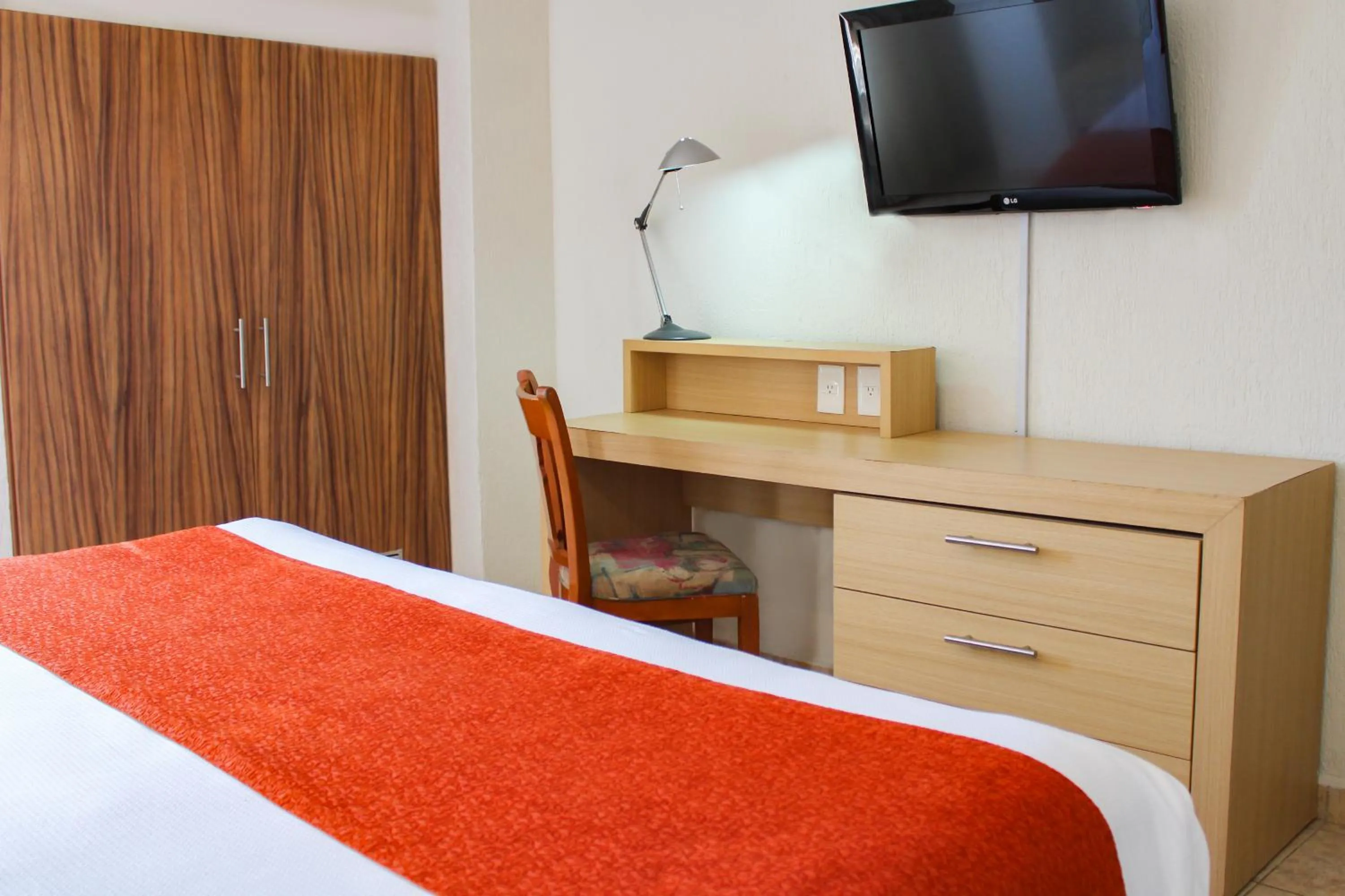 TV and multimedia, Bed in Hotel & Suites Real del Lago