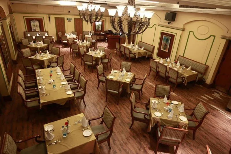 Restaurant/places to eat in DLF Club 4