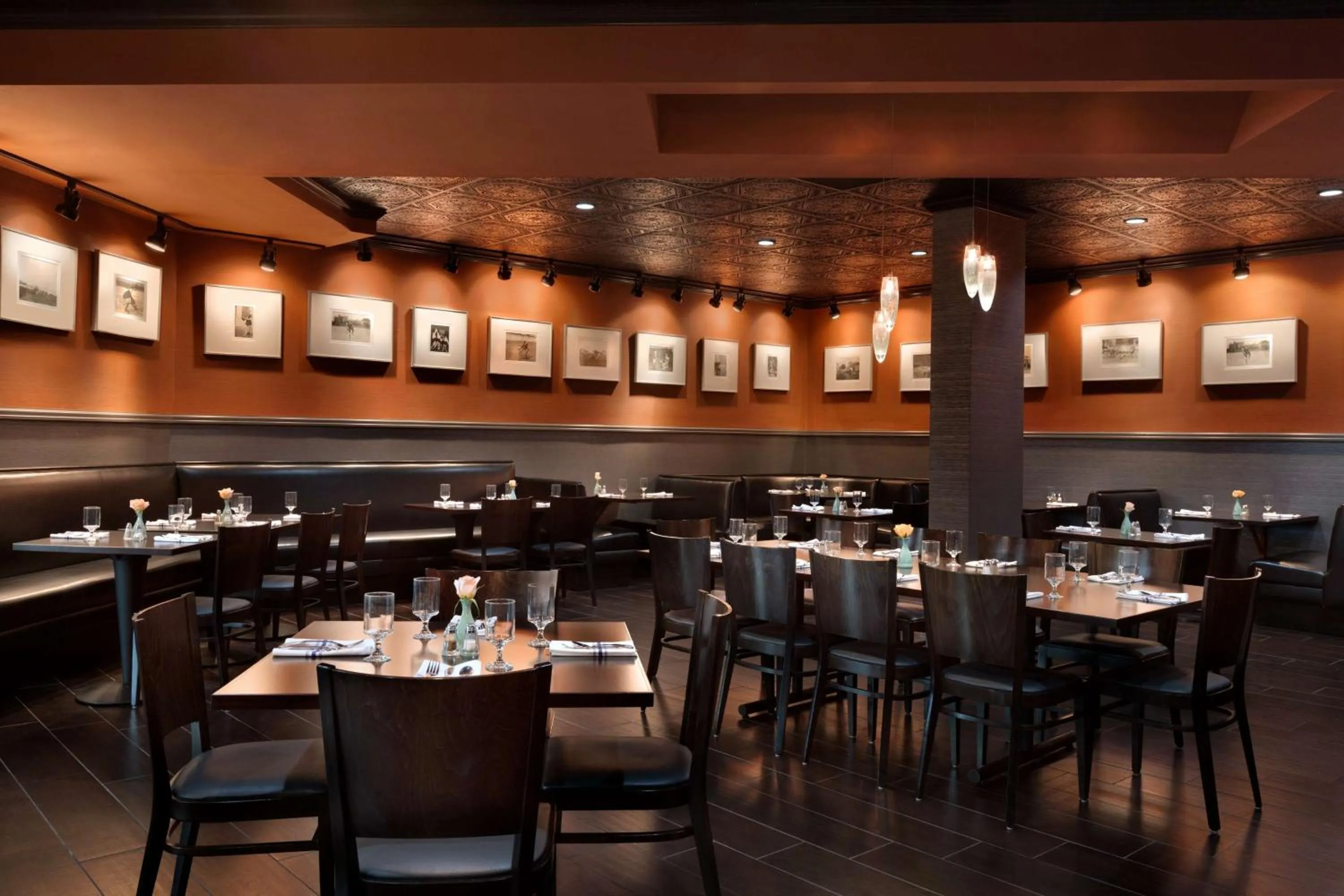 Restaurant/places to eat in DoubleTree by Hilton Minneapolis Park Place