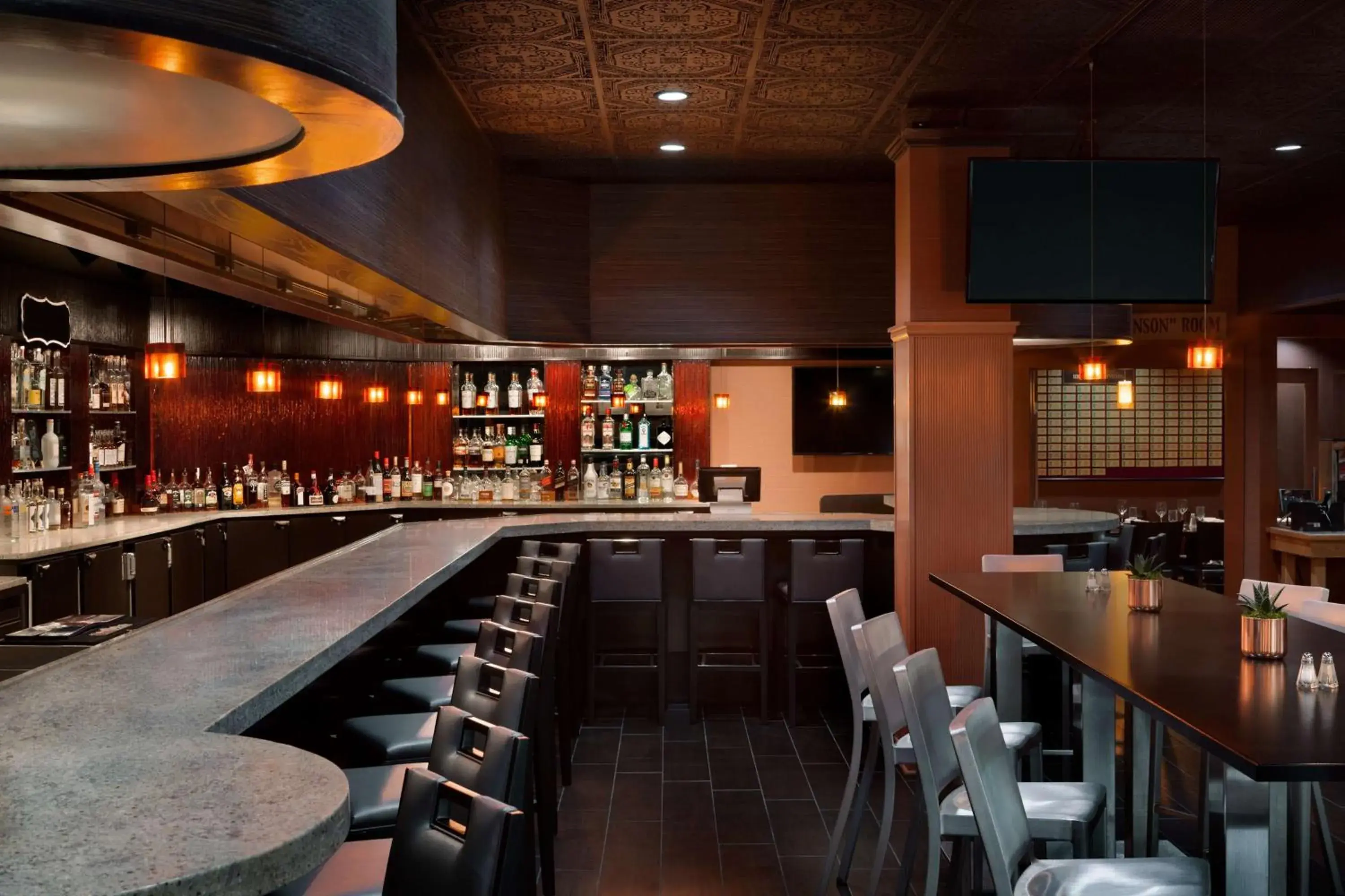 Lounge or bar in DoubleTree by Hilton Minneapolis Park Place Lounge or bar in DoubleTree by Hilton Minneapolis Park Place