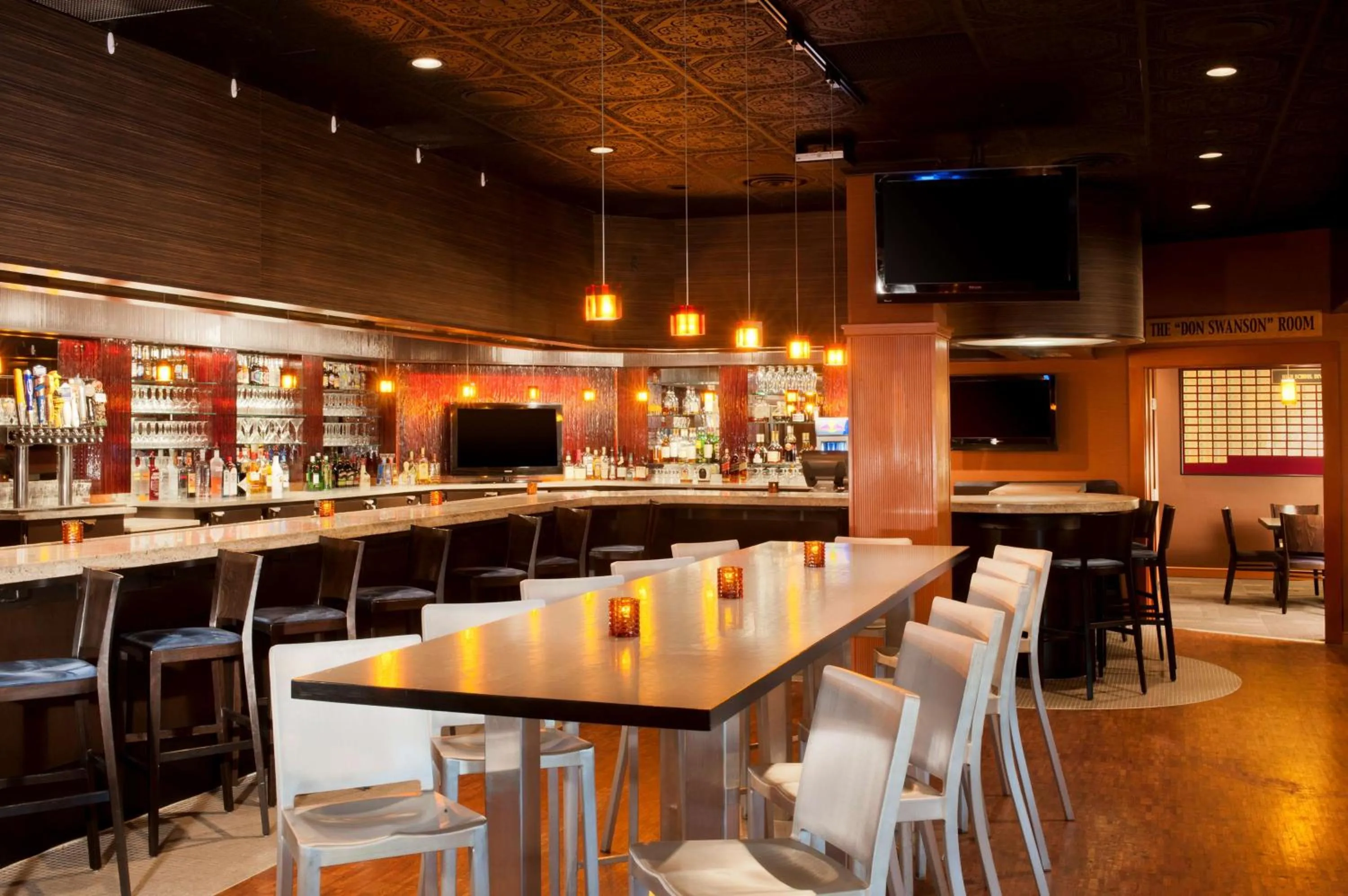 Lounge or bar in DoubleTree by Hilton Minneapolis Park Place