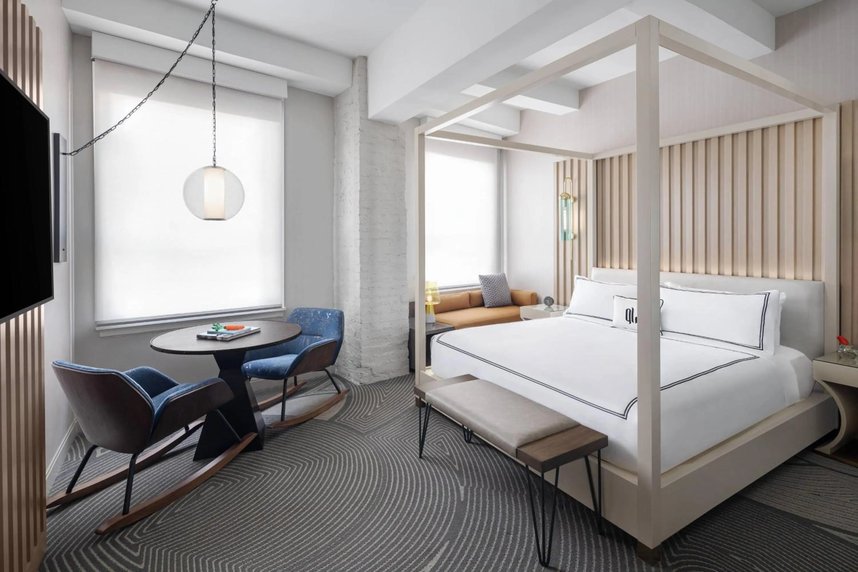 Photo of the whole room, Bed in Glass Light Hotel & Gallery, Autograph Collection