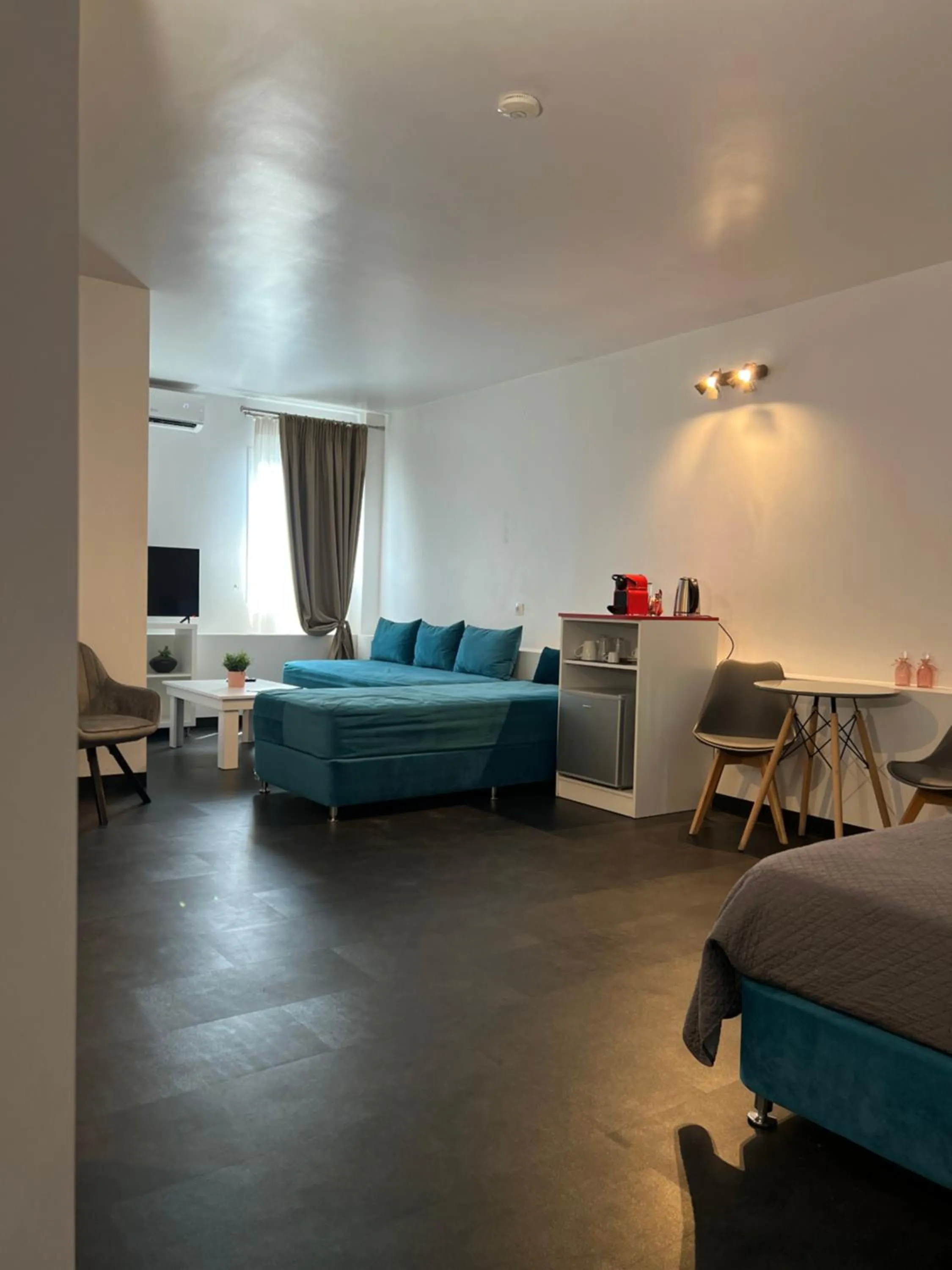 Photo of the whole room, Bed in Luxor Premium Suites