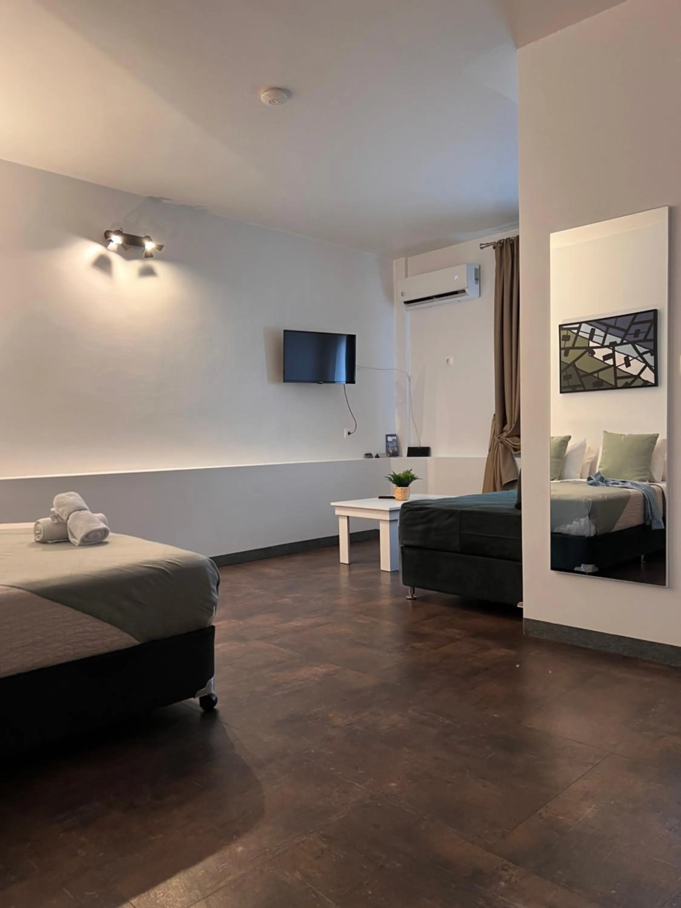 Photo of the whole room, Bed in Luxor Premium Suites