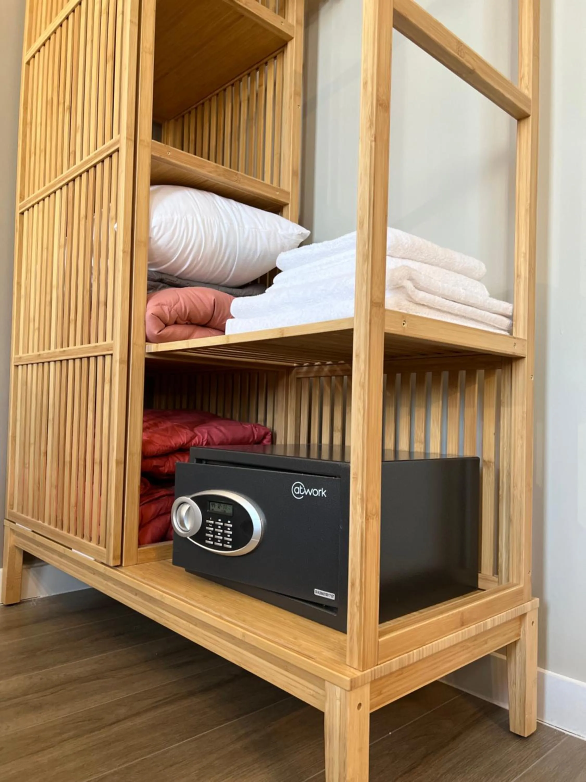 safe, Bed in Luxor Premium Suites